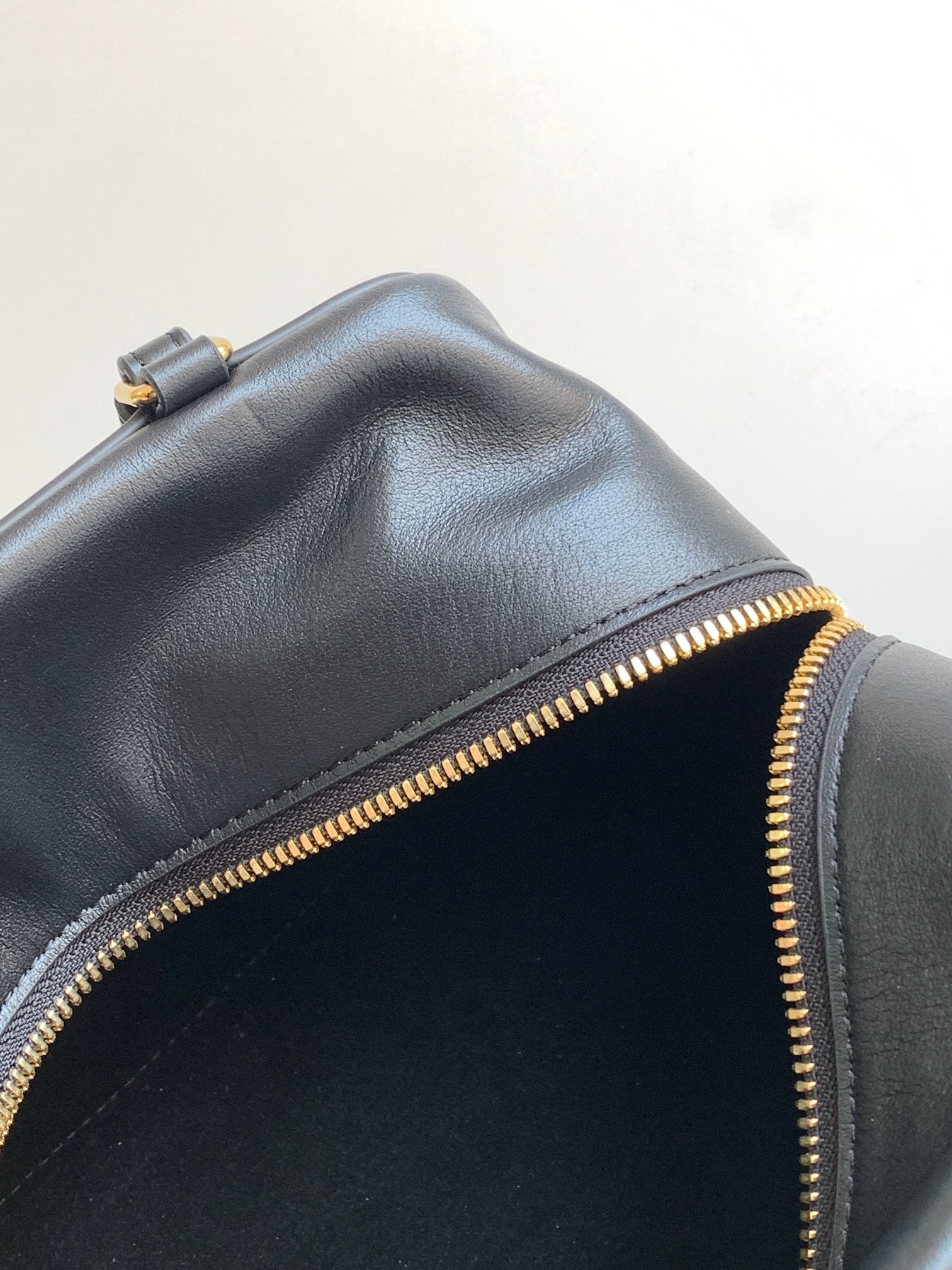 Ce**e folded cube bag in smooth calfskin