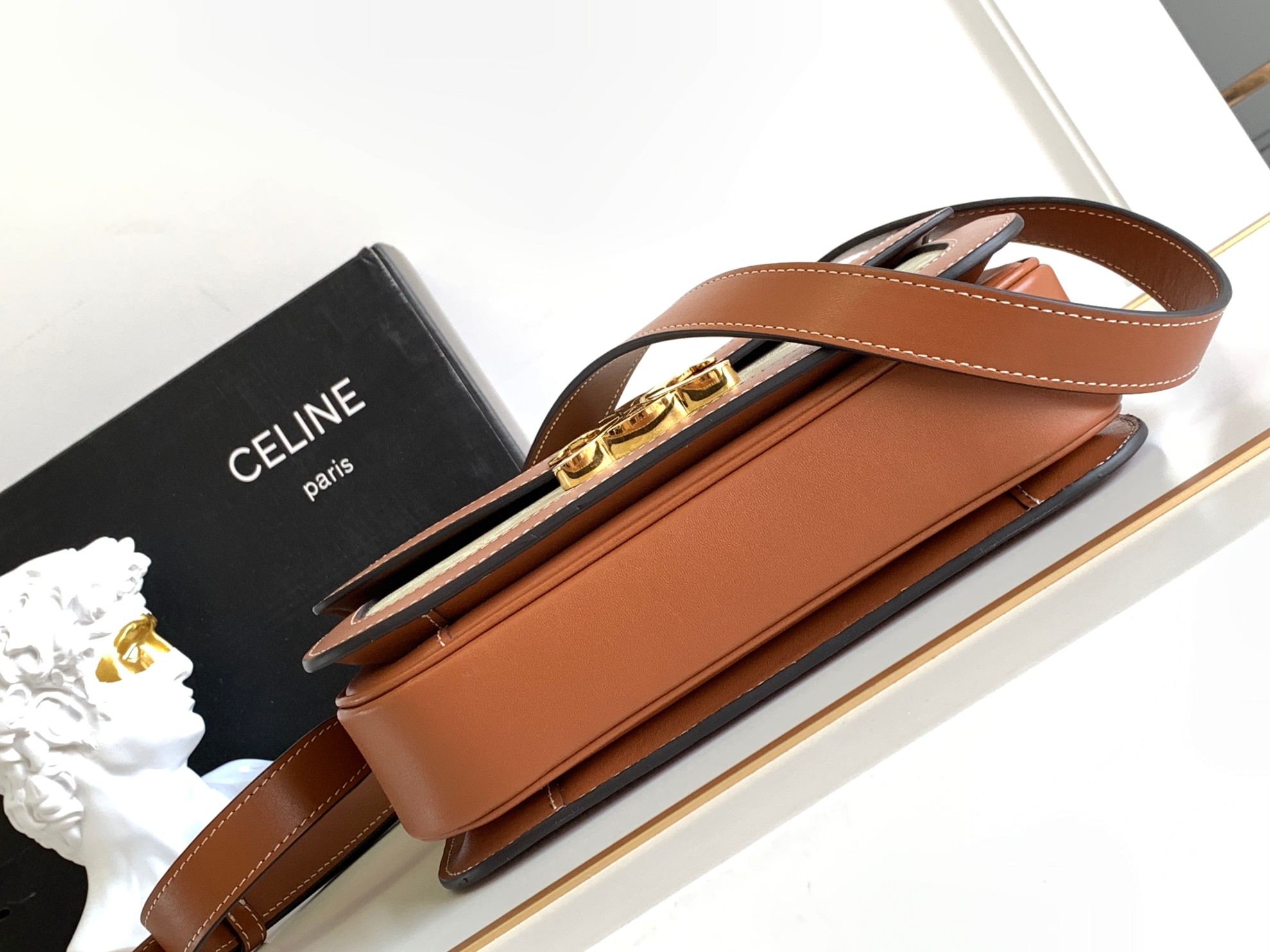 Ce**e classique triomphe bag