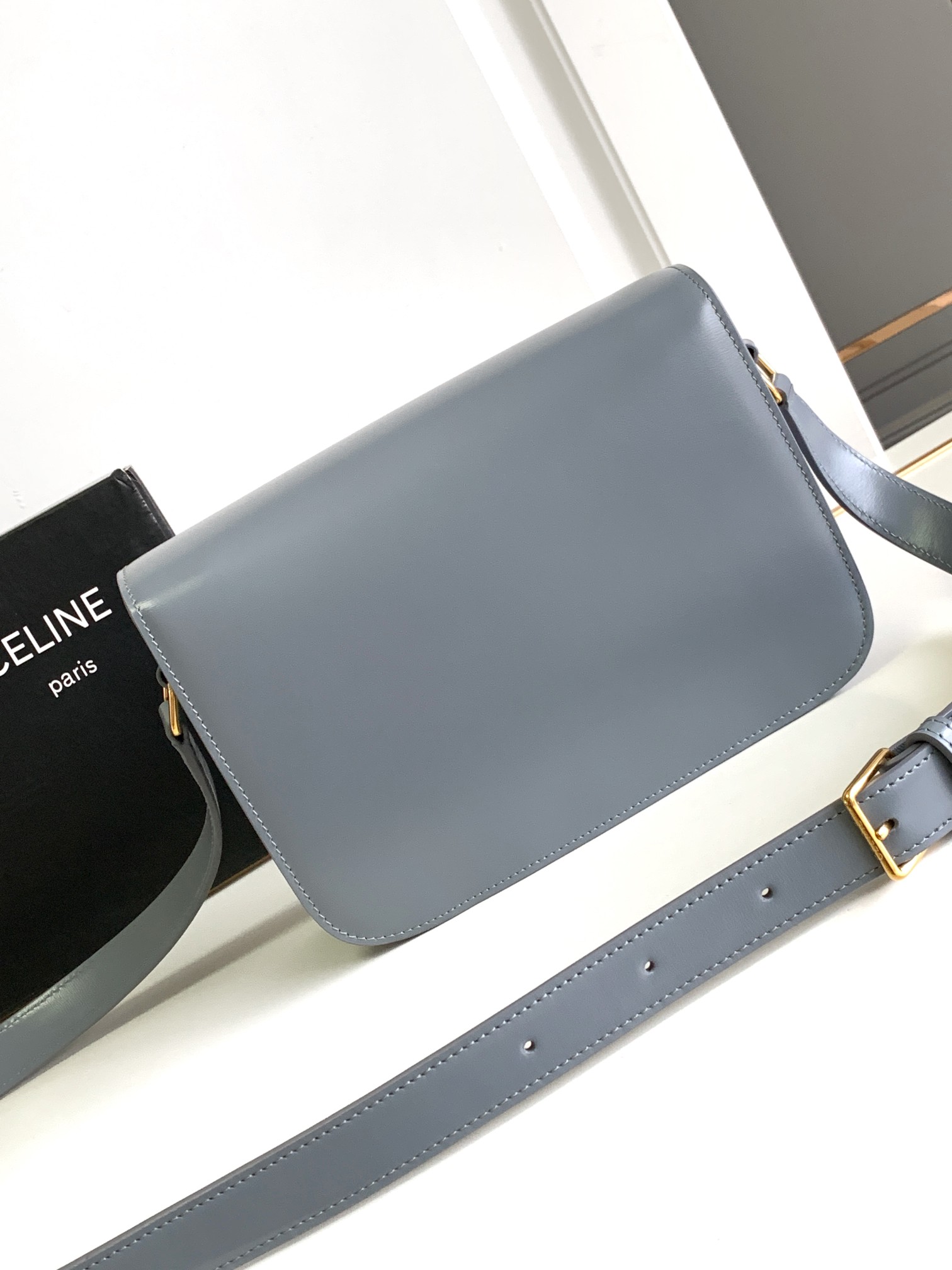 Ce**e classique triomphe bag
