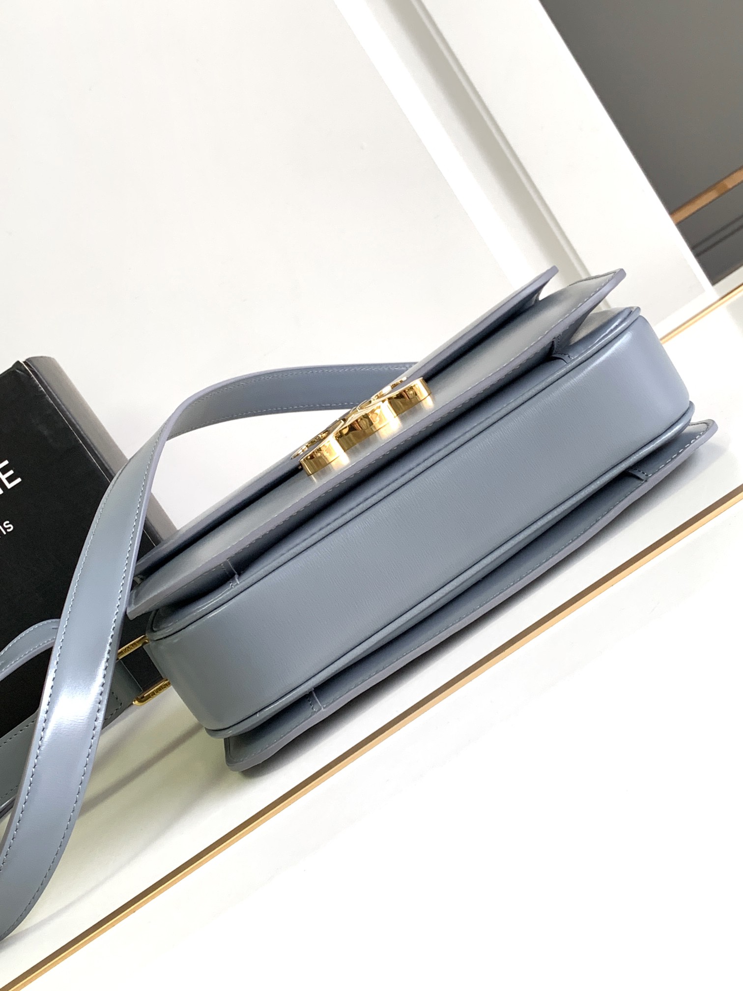 Ce**e classique triomphe bag