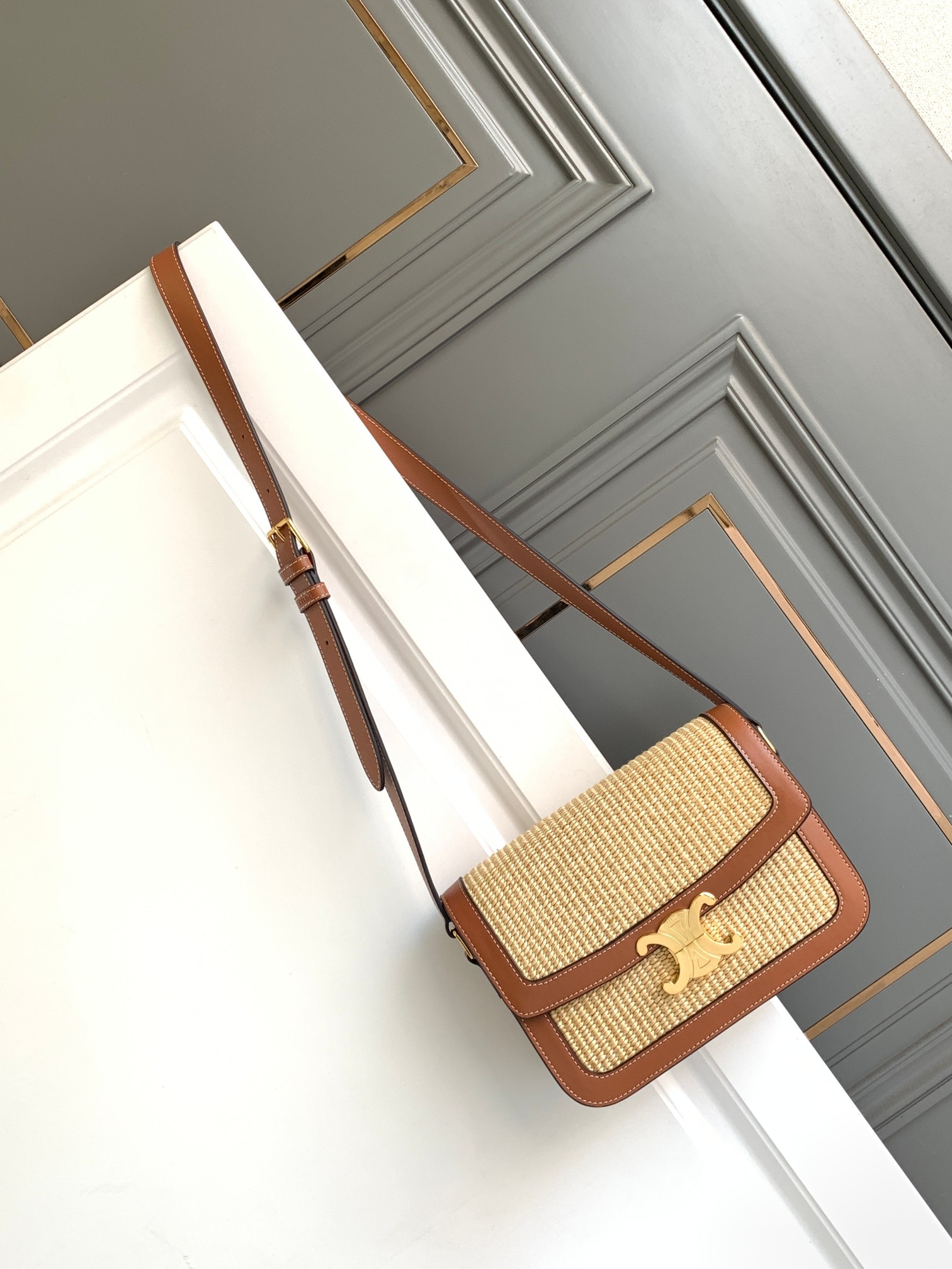 Ce**e classique triomphe bag