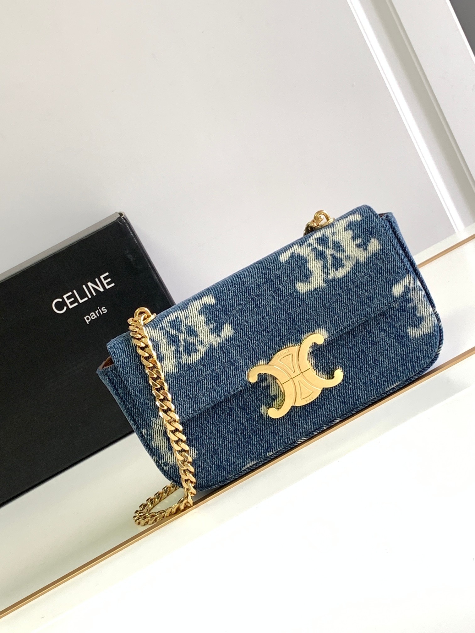 Ce**e Ce**e chain shoulder bag claude