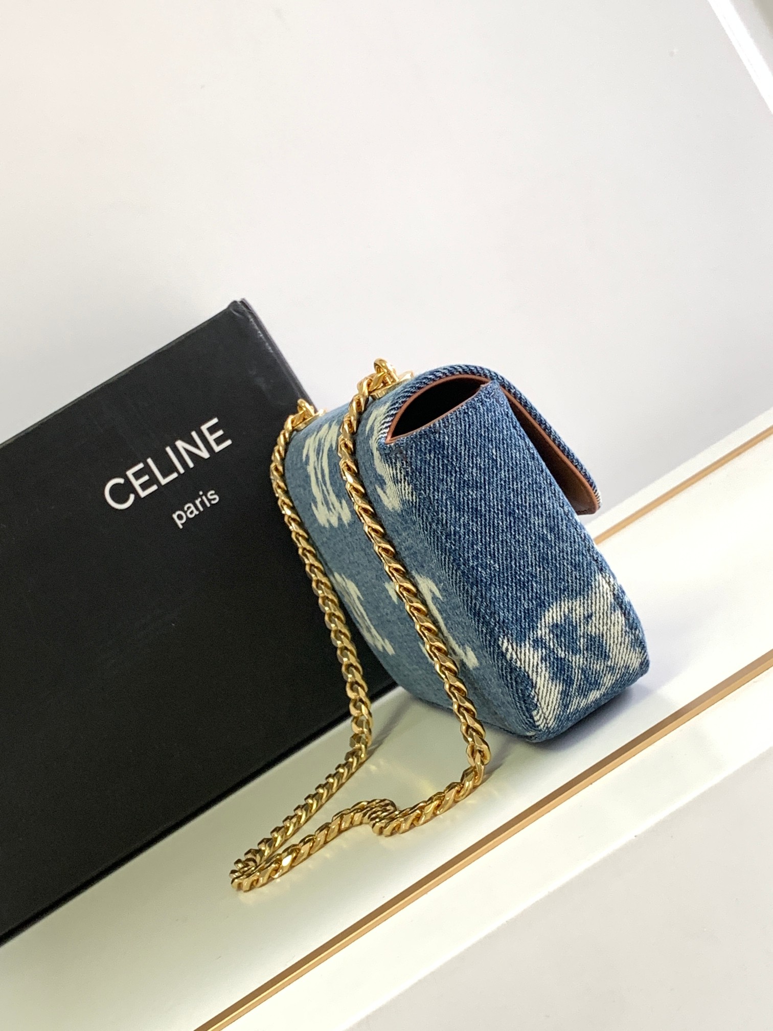 Ce**e Ce**e chain shoulder bag claude