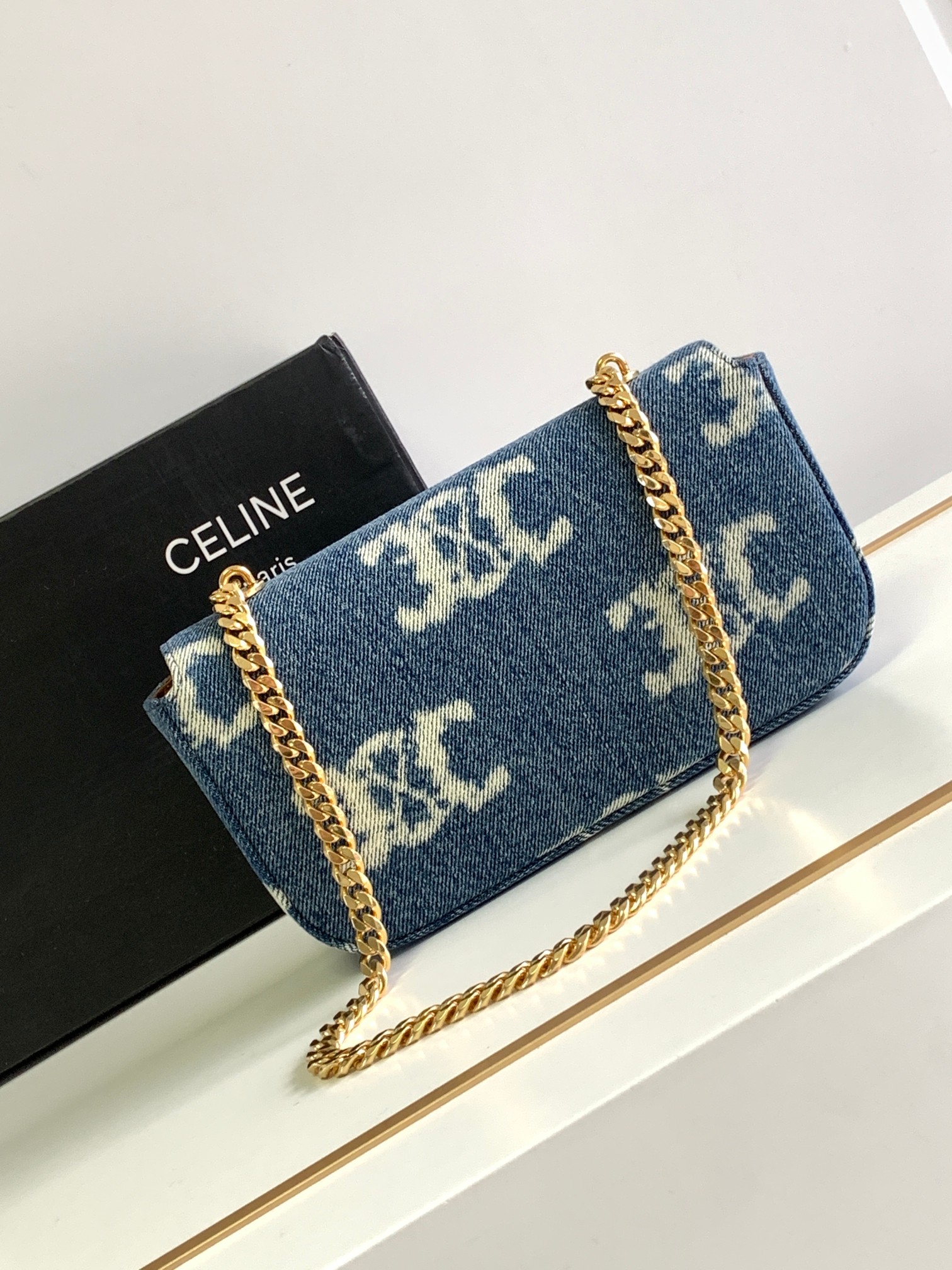Ce**e Ce**e chain shoulder bag claude