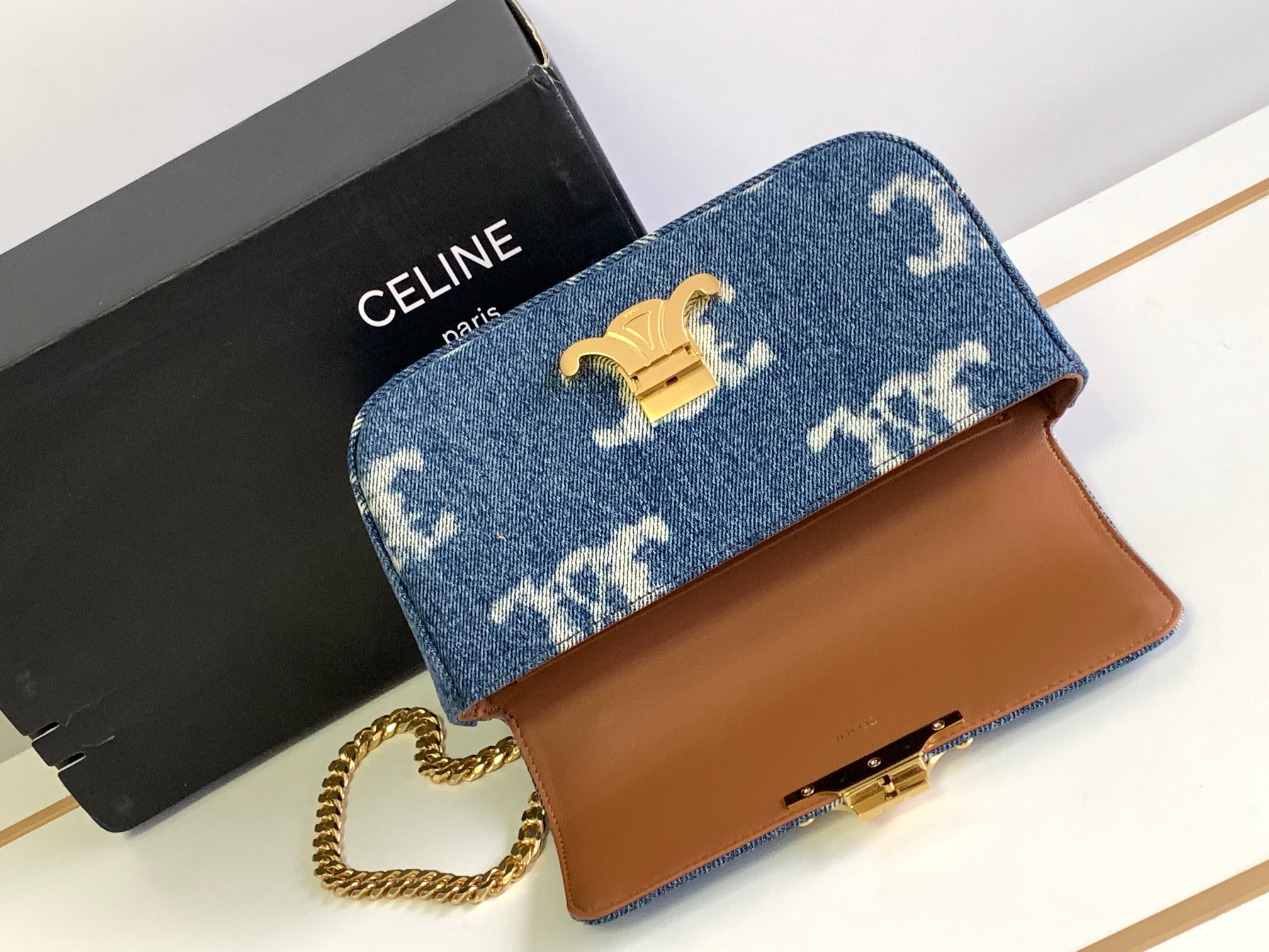Ce**e Ce**e chain shoulder bag claude