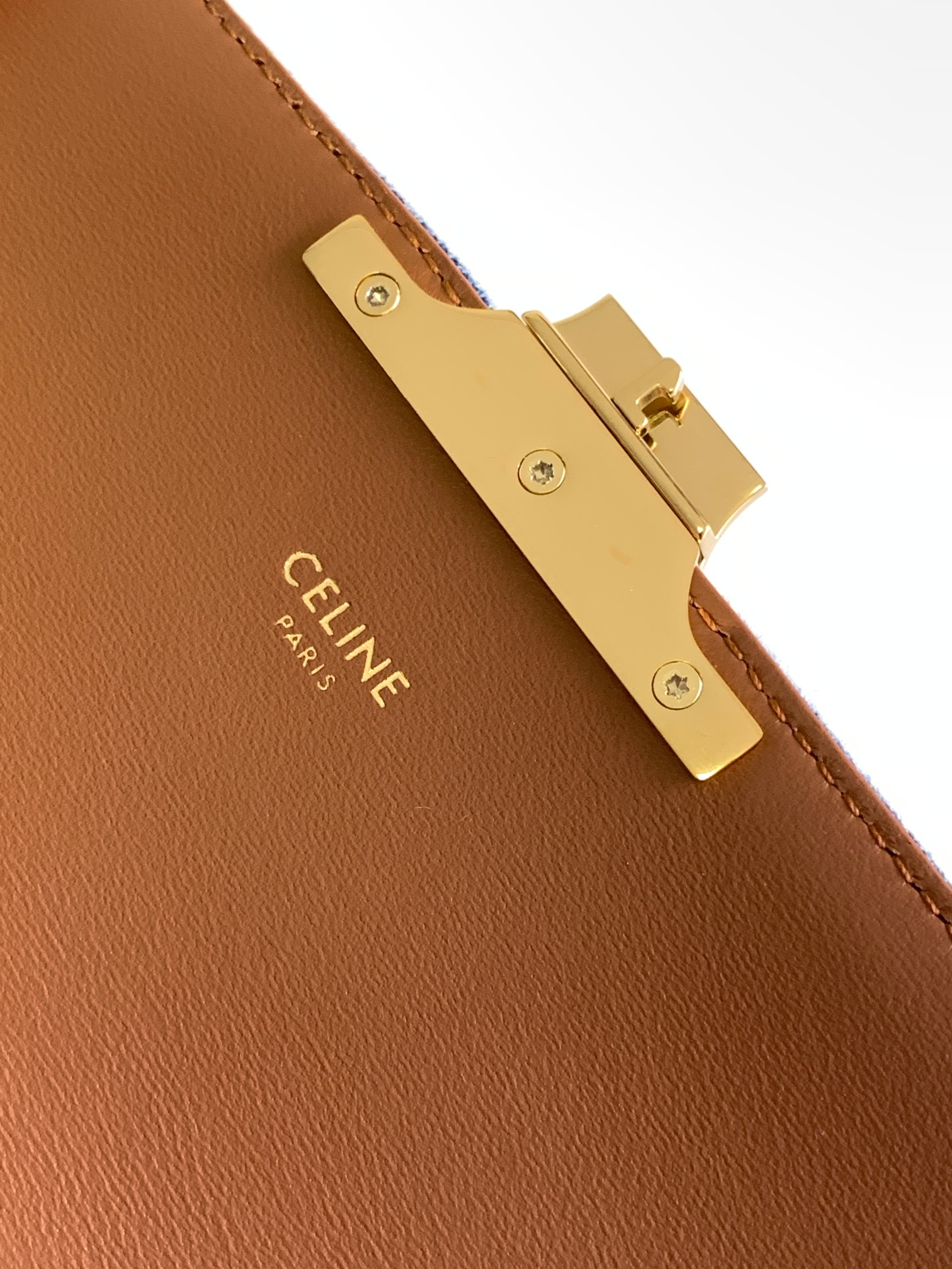 Ce**e Ce**e chain shoulder bag claude