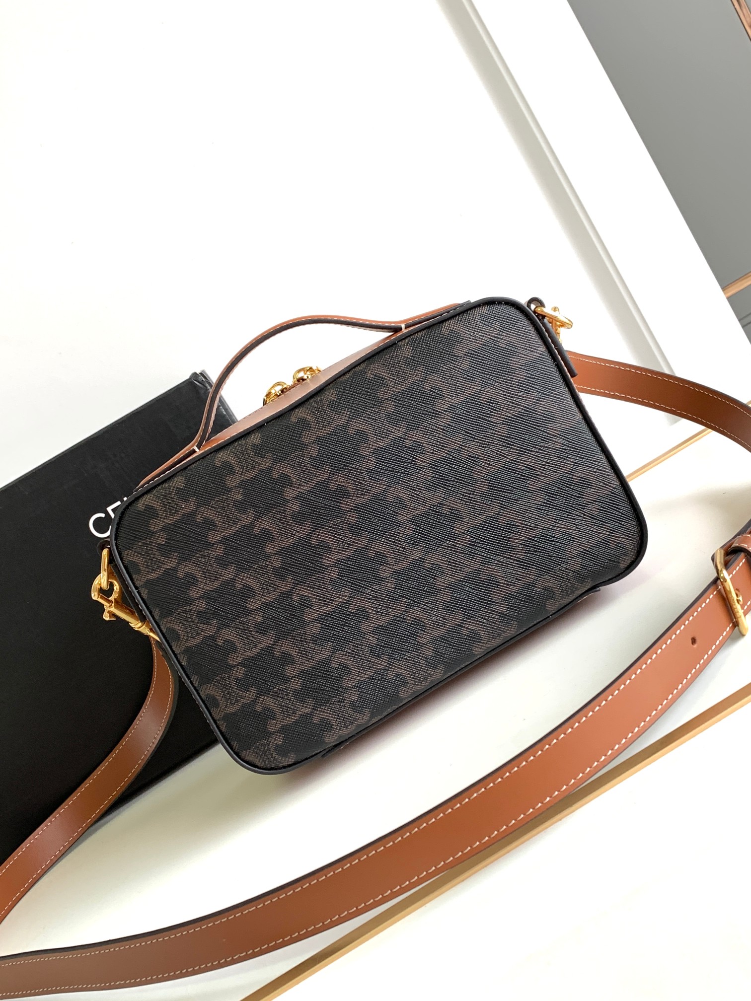 Ce**e messenger box in triomphe canvas and calfskin