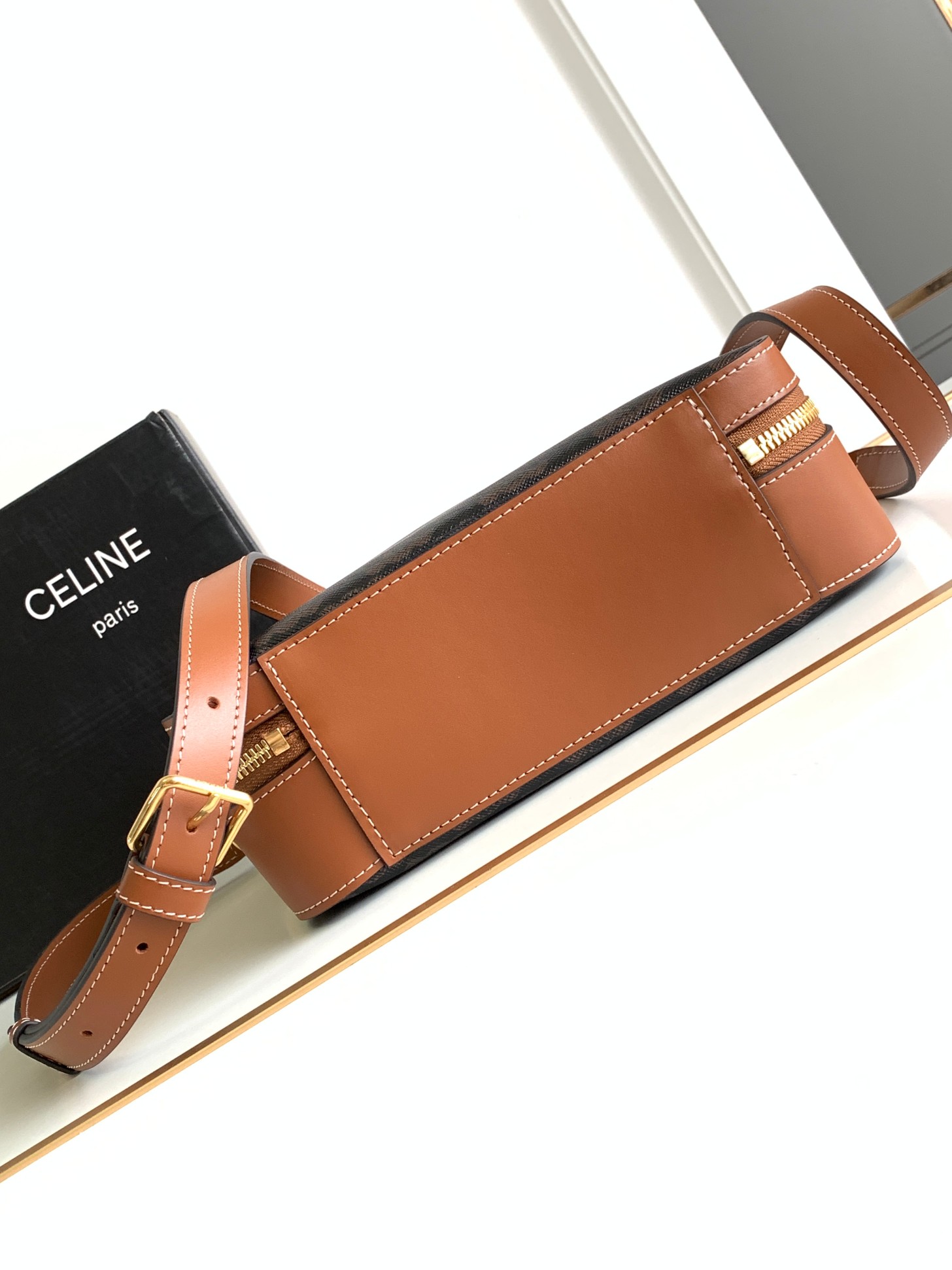 Ce**e messenger box in triomphe canvas and calfskin