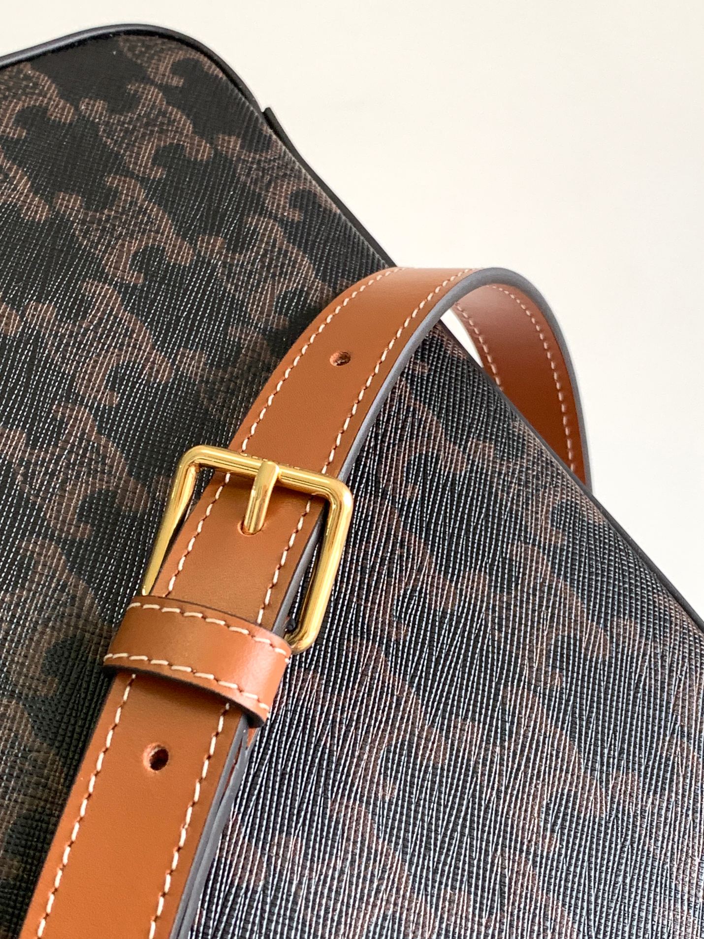 Ce**e messenger box in triomphe canvas and calfskin