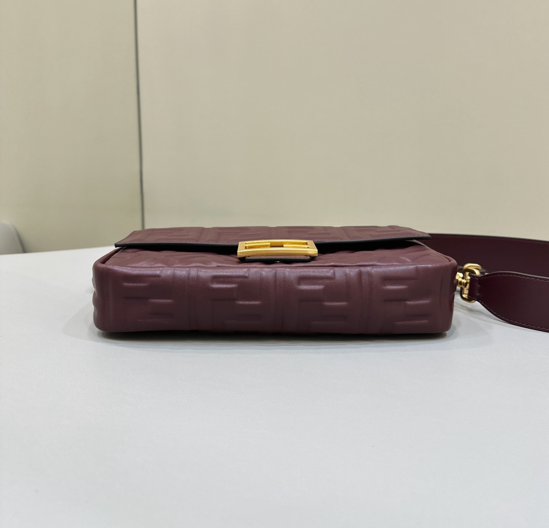 F**di baguette medium bag