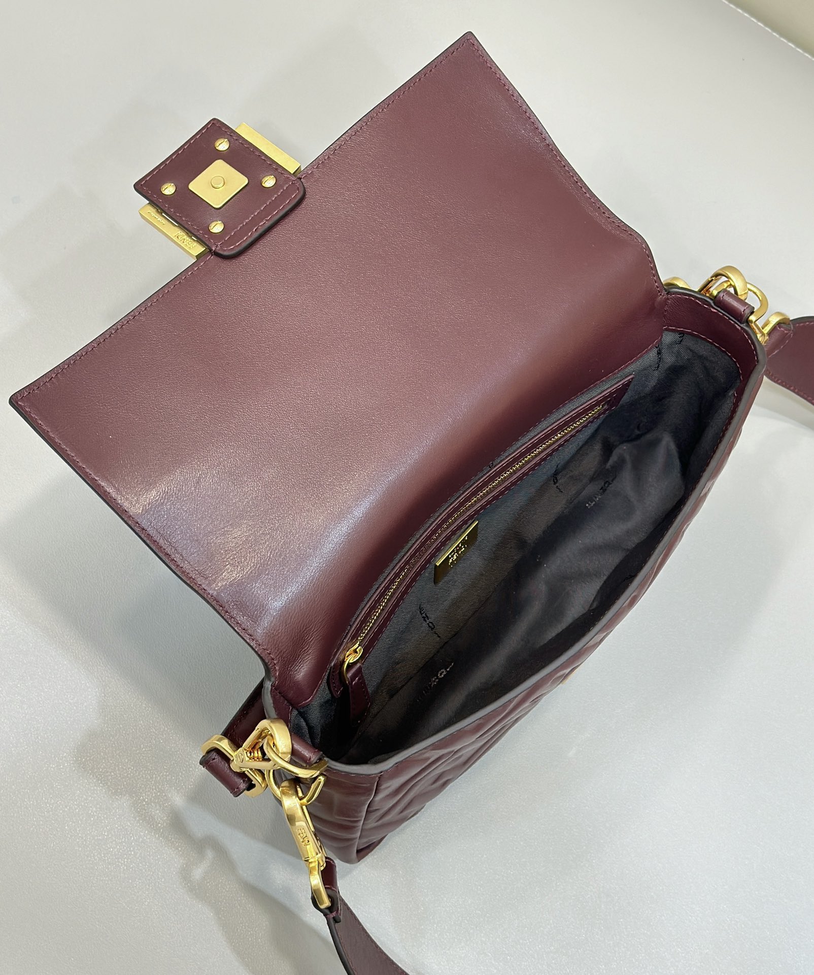F**di baguette medium bag