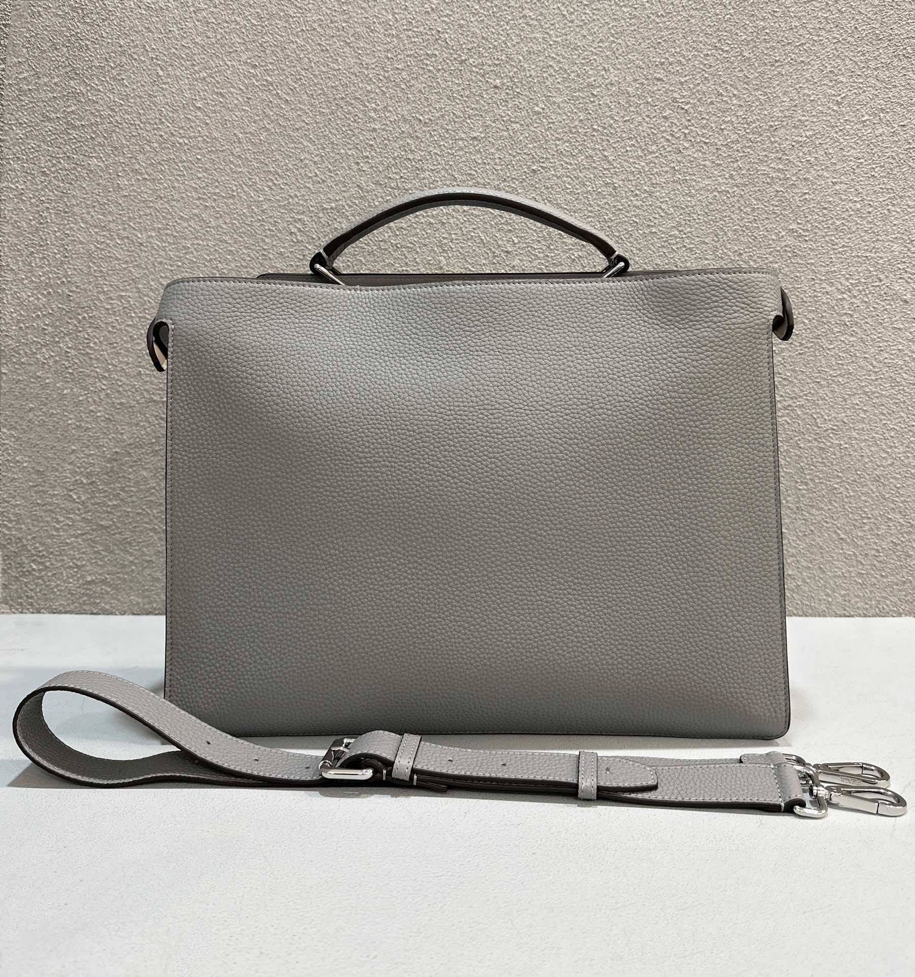 F**di peekaboo i see u handbag