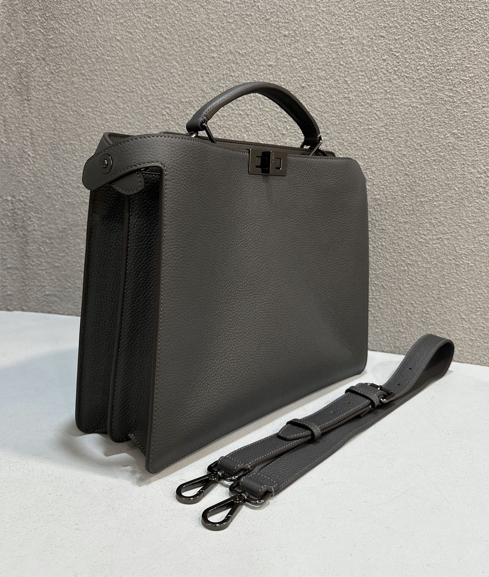 F**di peekaboo i see u handbag