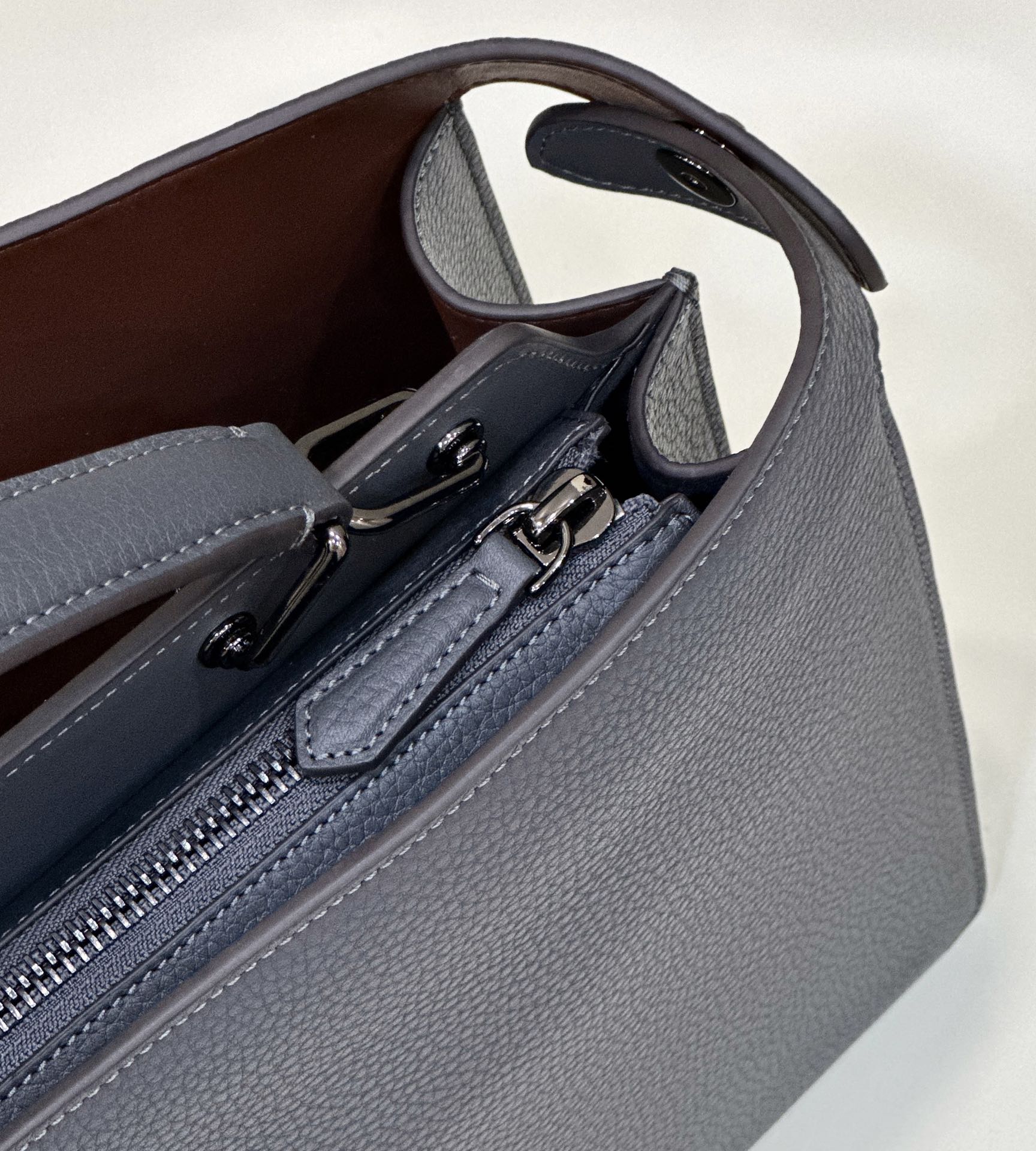F**di peekaboo i see u handbag