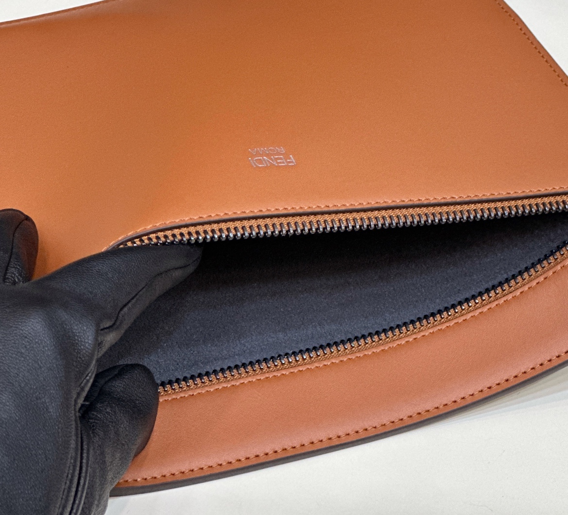 F**di peekaboo i see u handbag