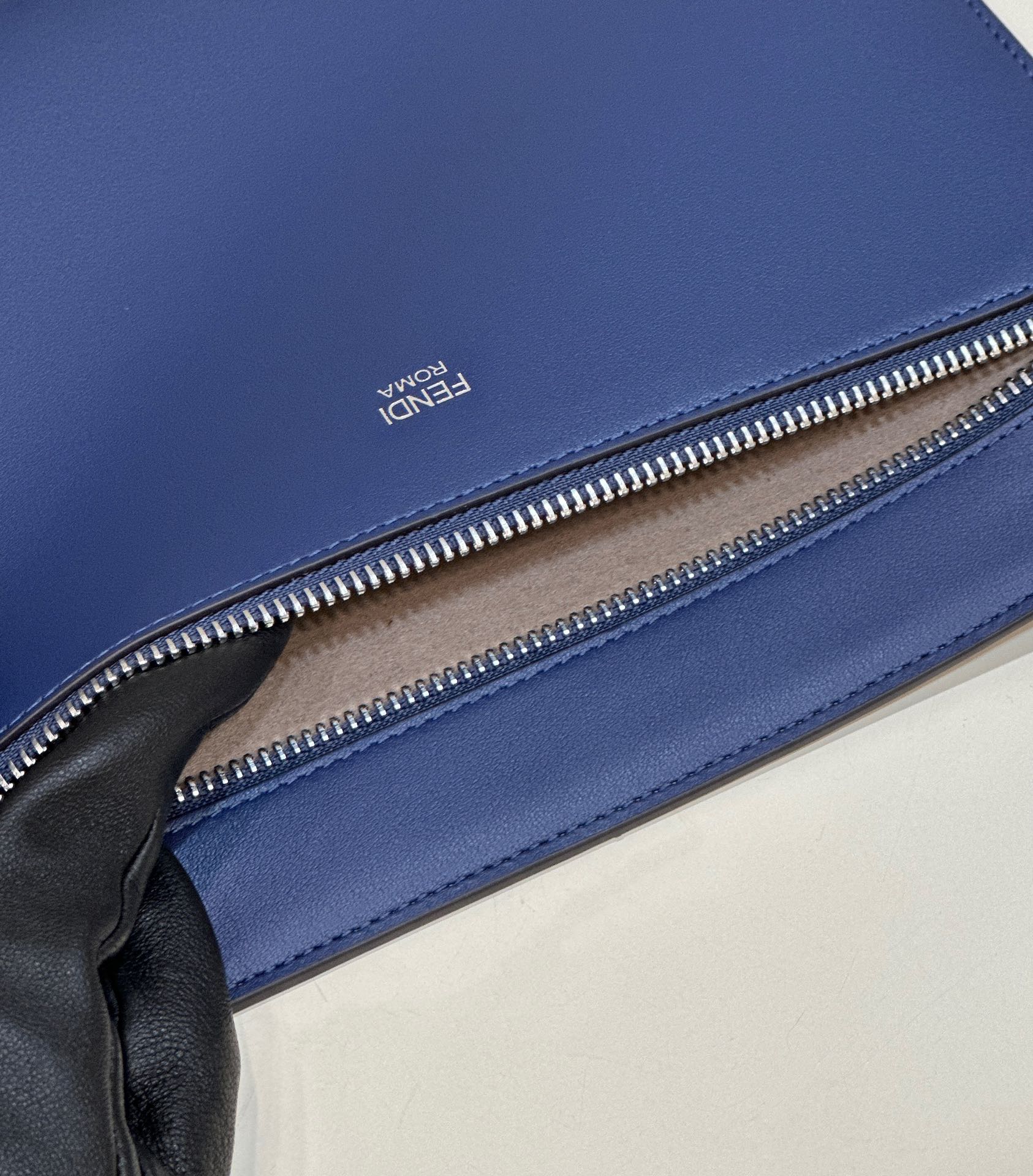 F**di peekaboo i see u handbag
