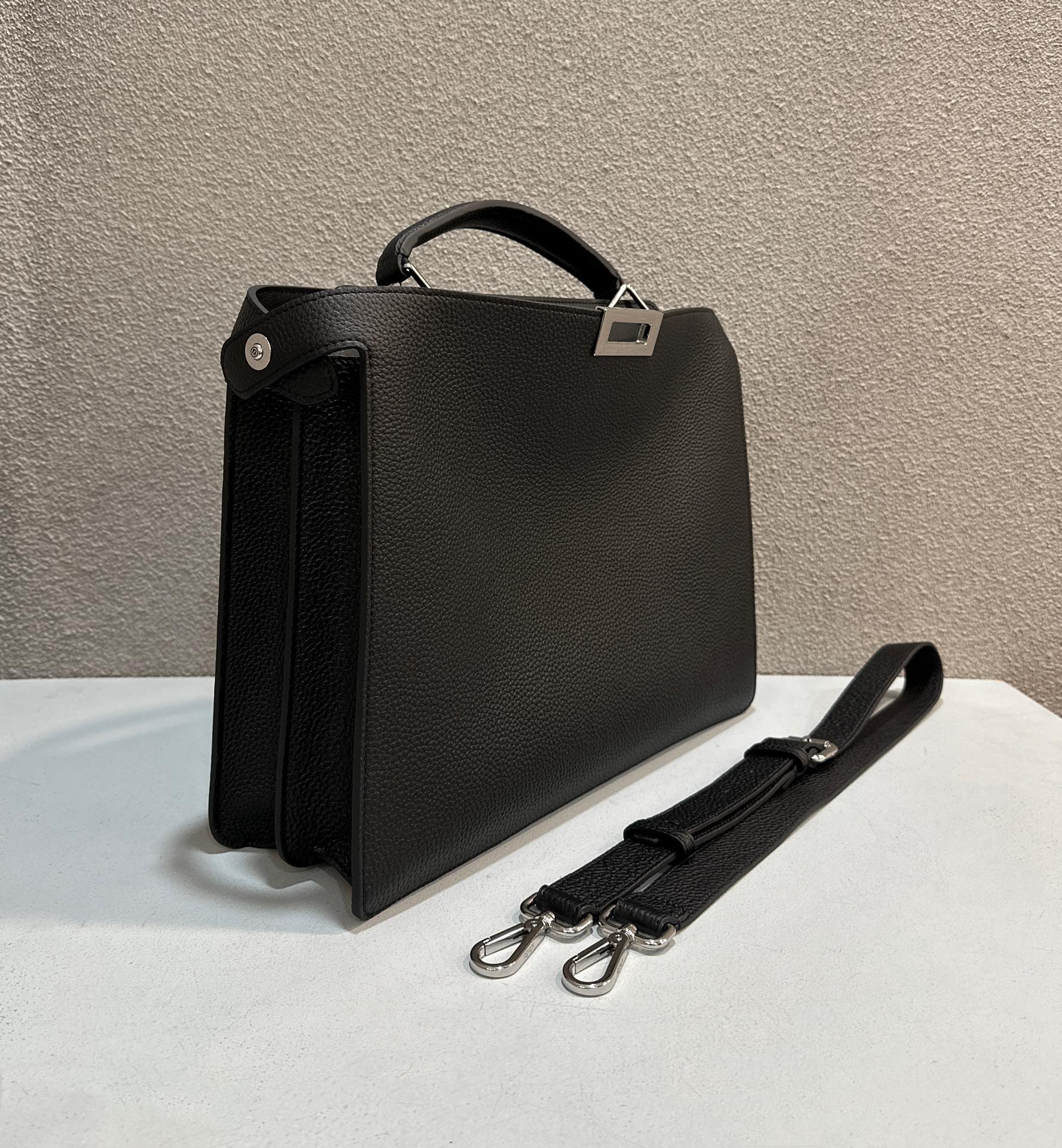 F**di peekaboo i see u handbag