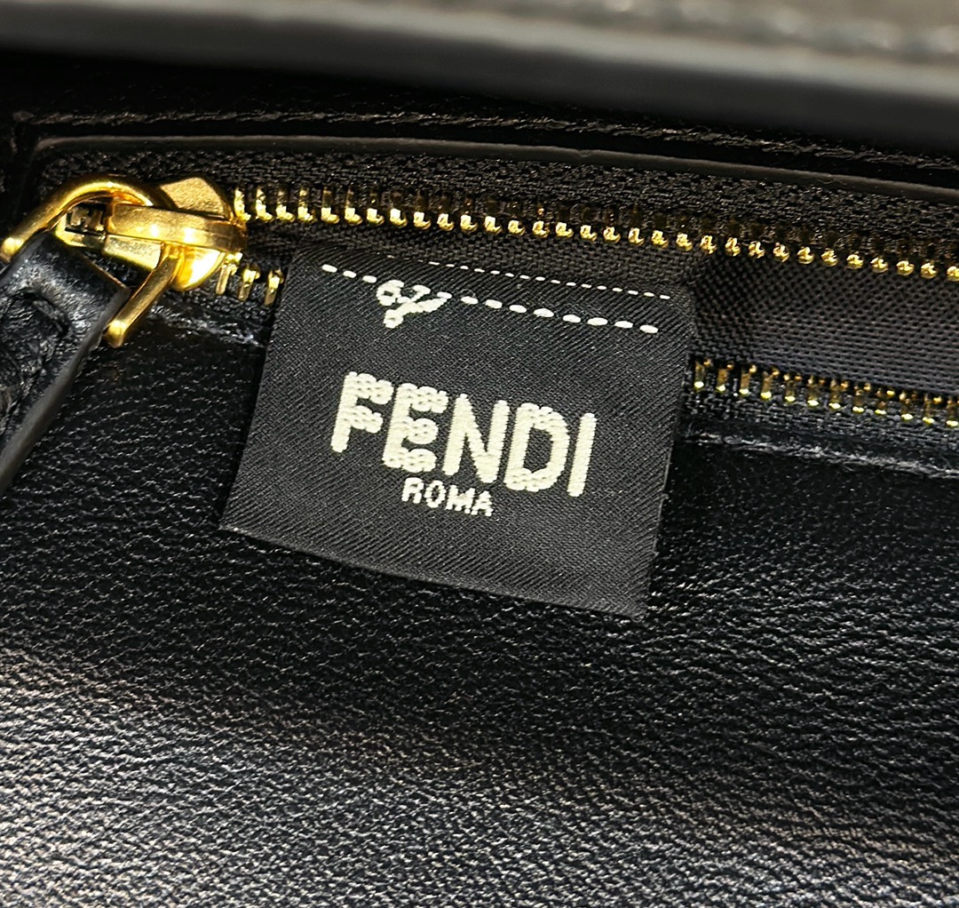 F**di baguette medium bag