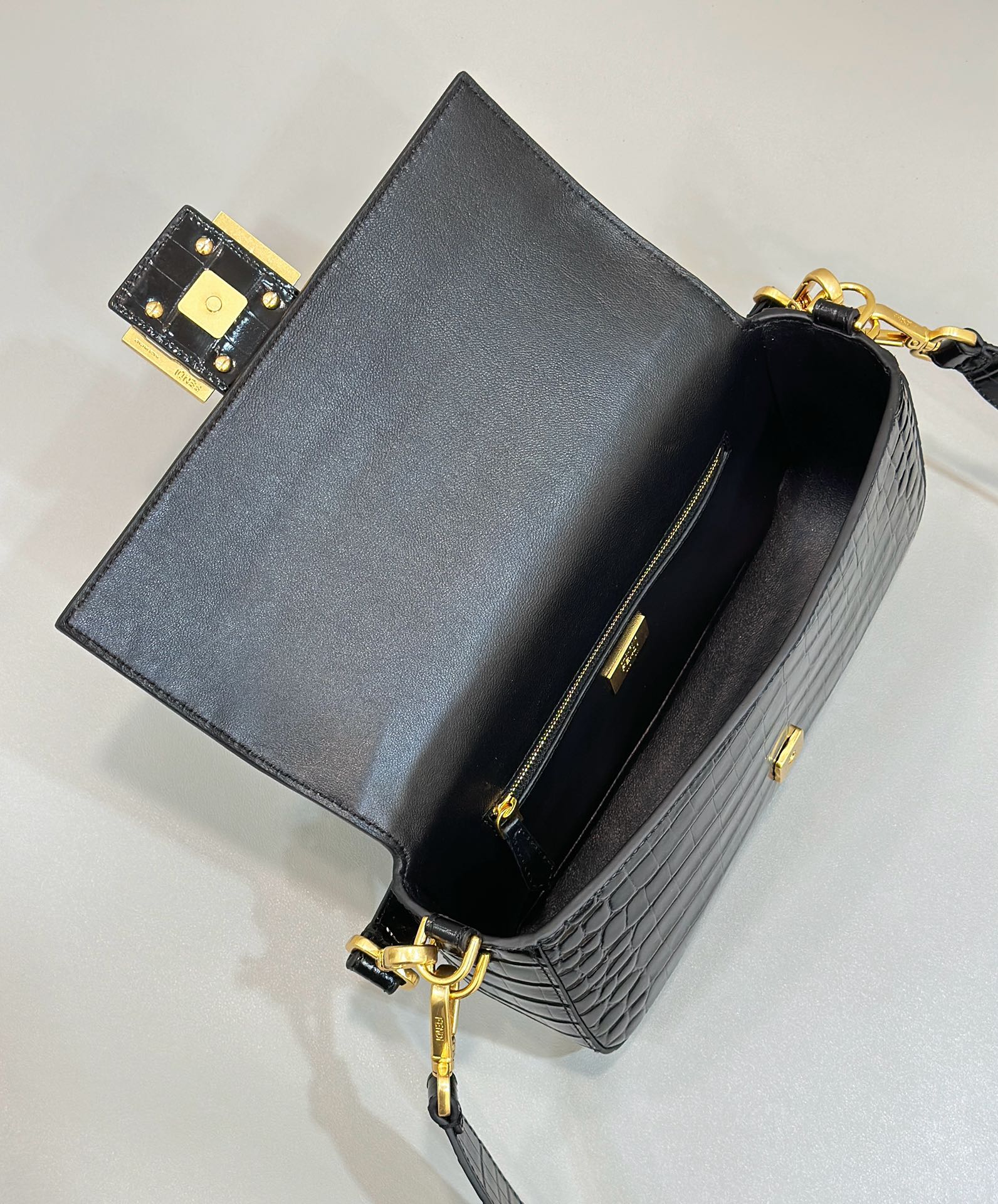 F**di baguette medium bag