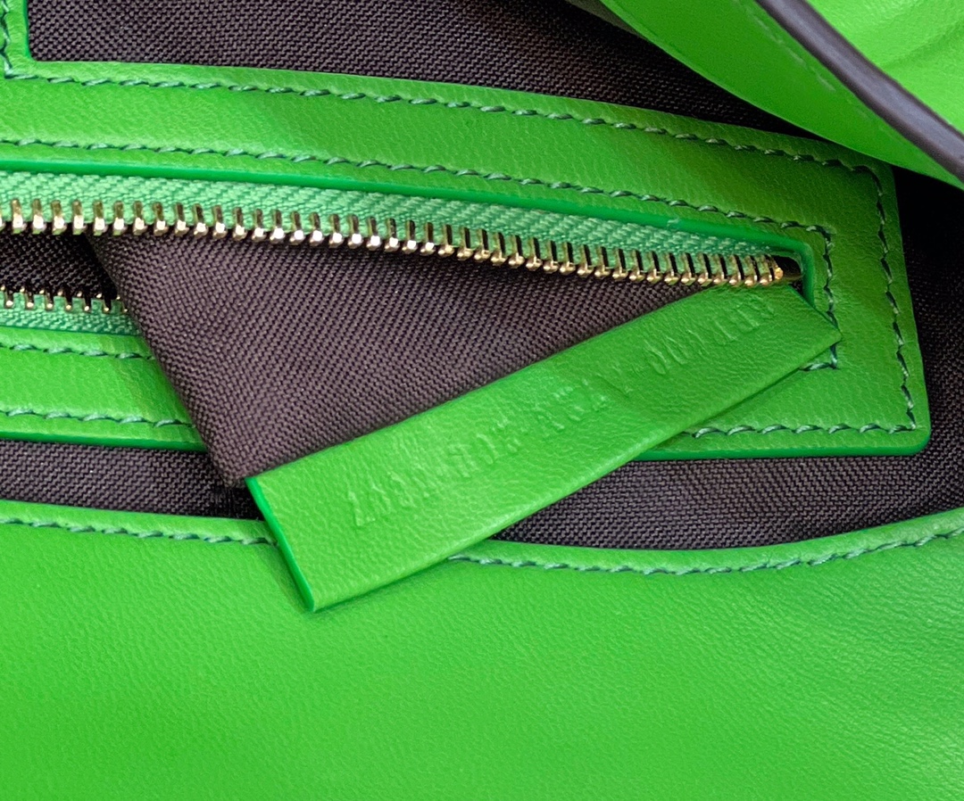 F**di baguette medium bag