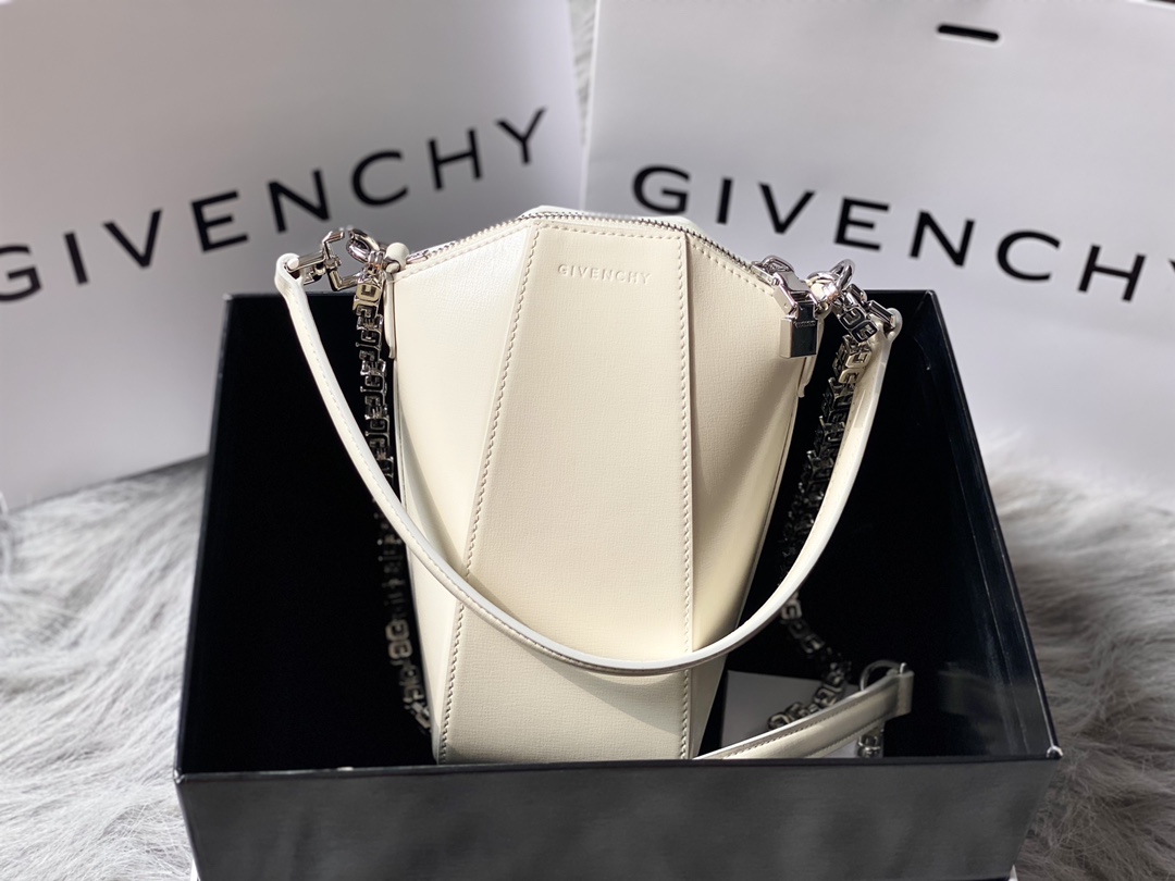 Givenchy Antigona Lock Bag