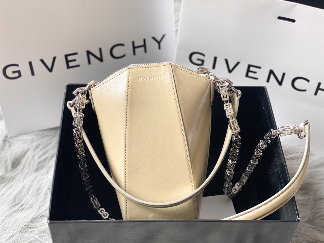 Givenchy Antigona Lock Bag