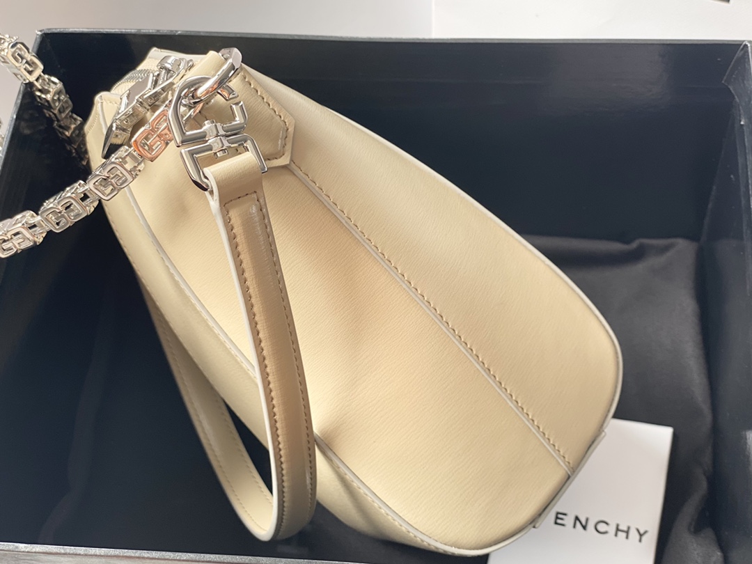 Givenchy Antigona Lock Bag