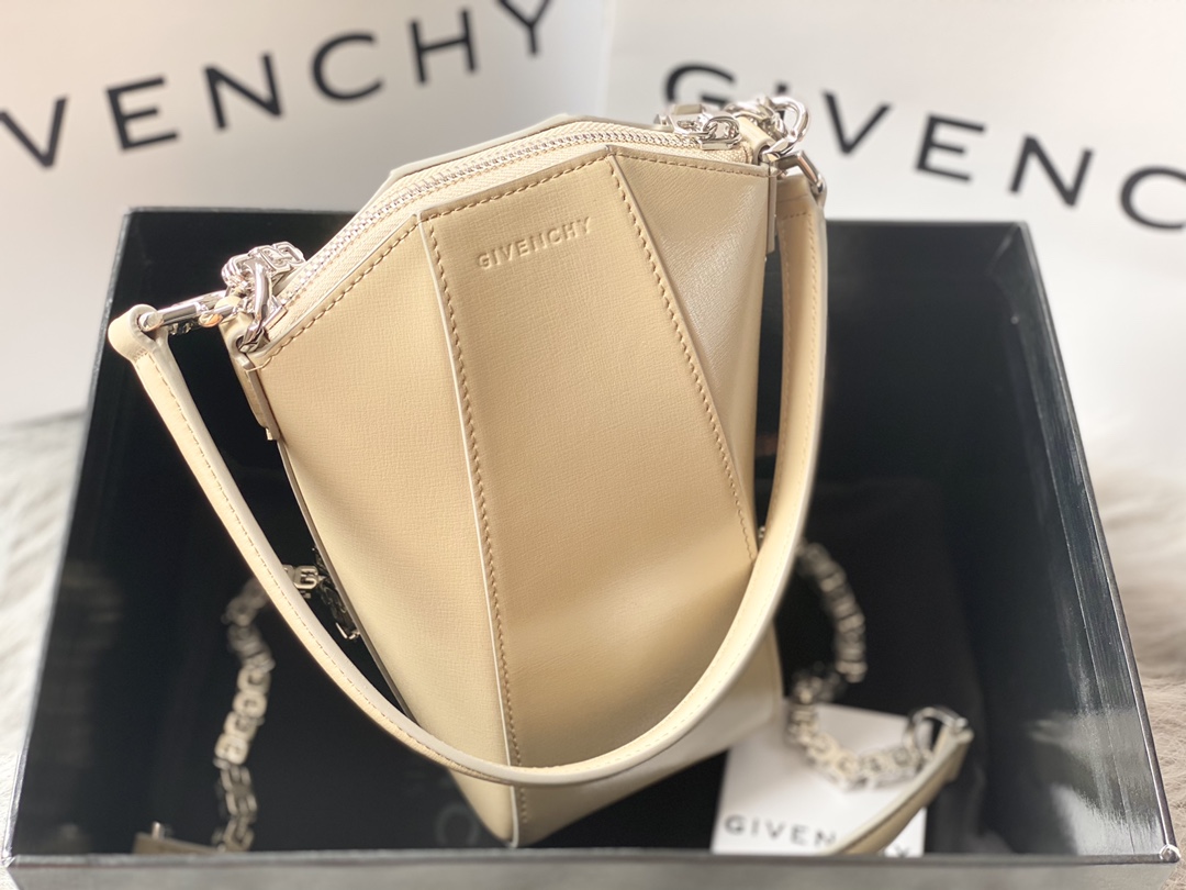 Givenchy Antigona Lock Bag