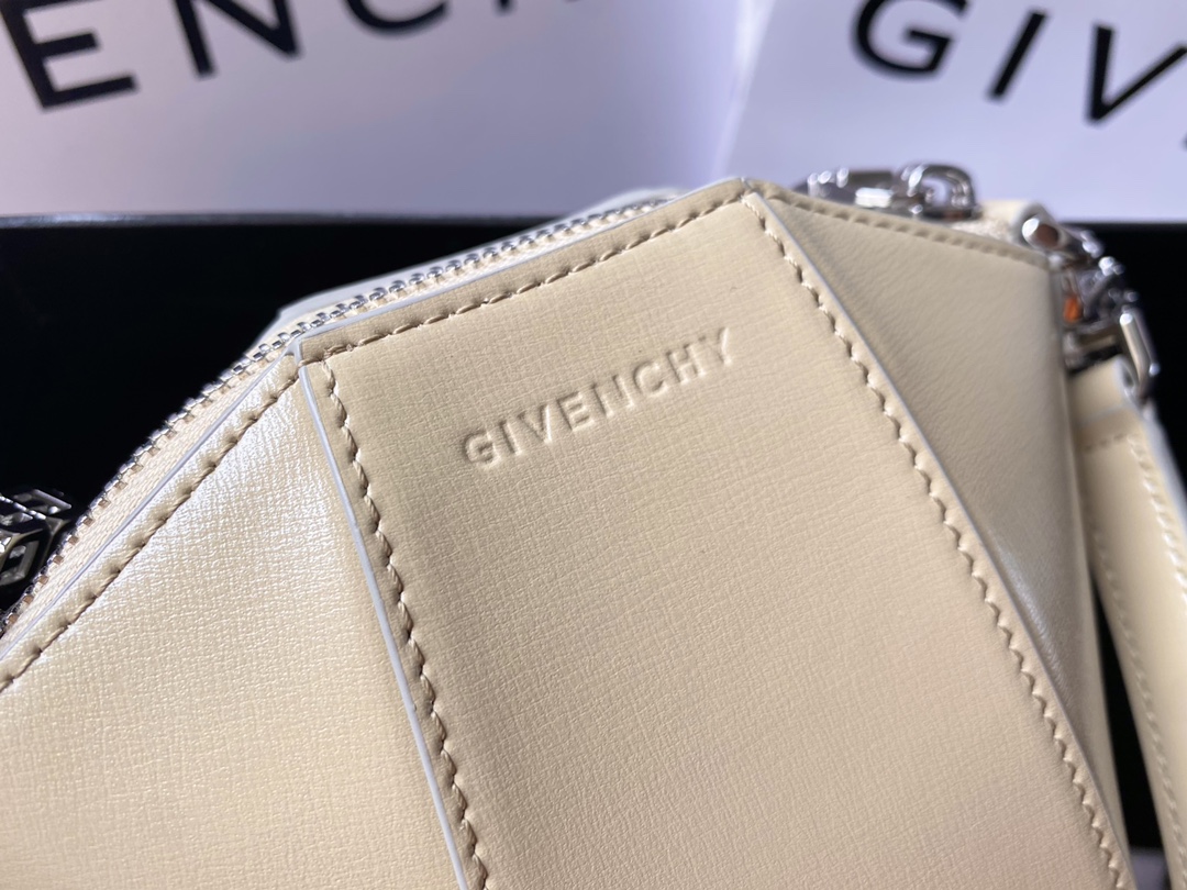 Givenchy Antigona Lock Bag