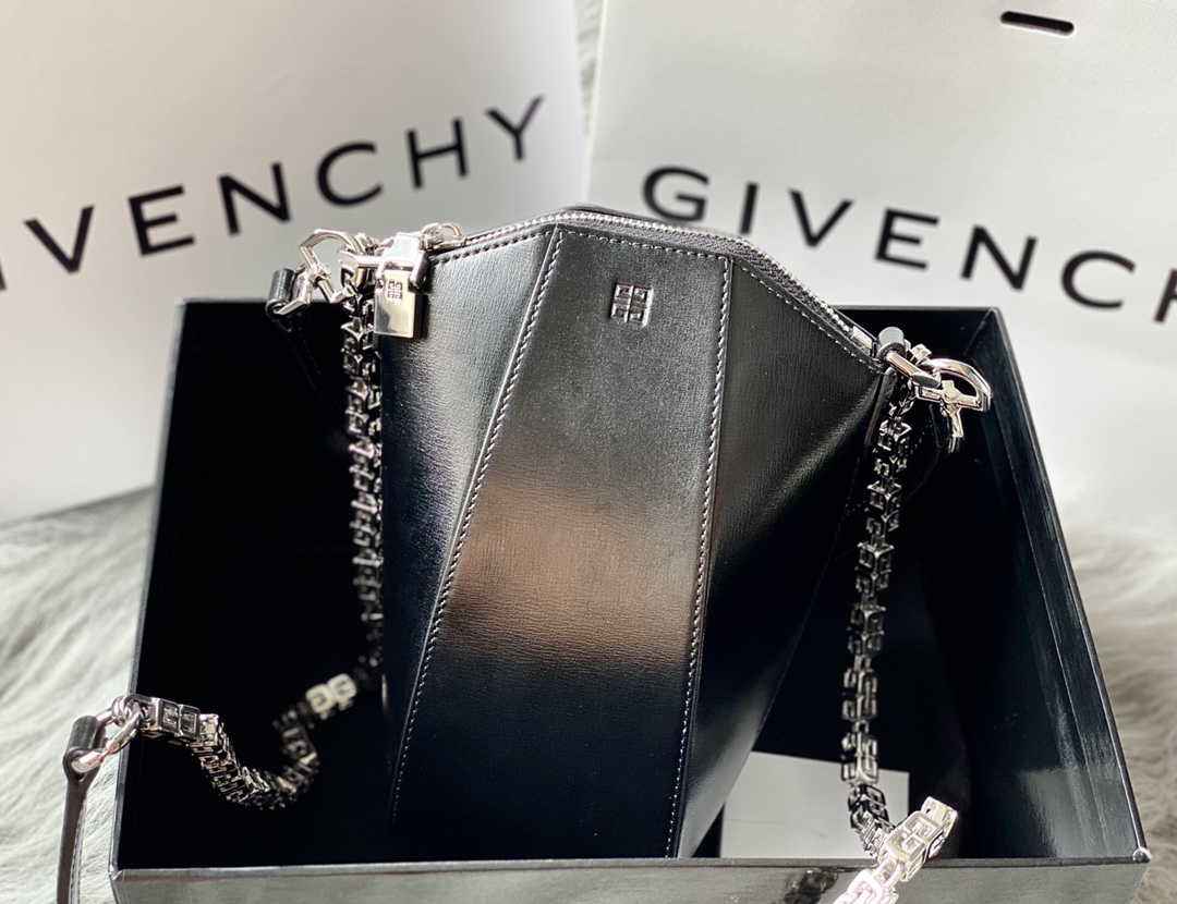 Givenchy Antigona Lock Bag