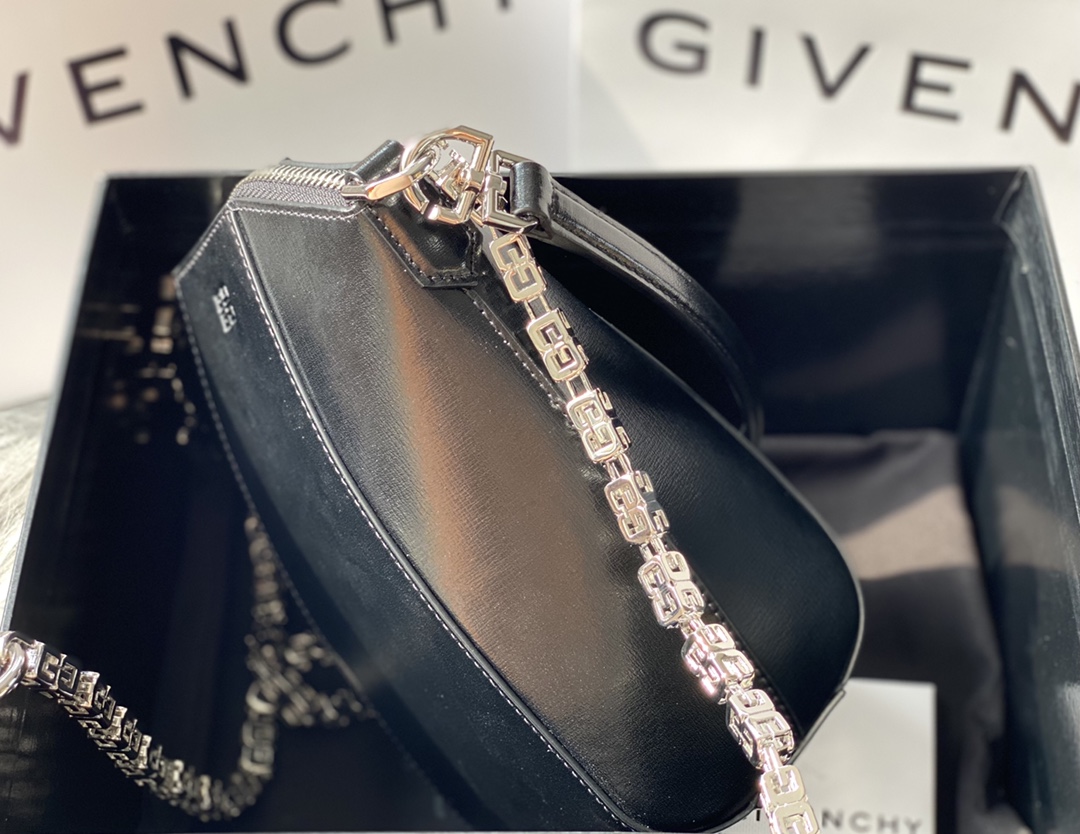 Givenchy Antigona Lock Bag