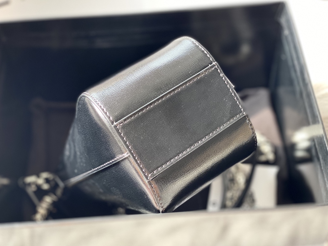 Givenchy Antigona Lock Bag