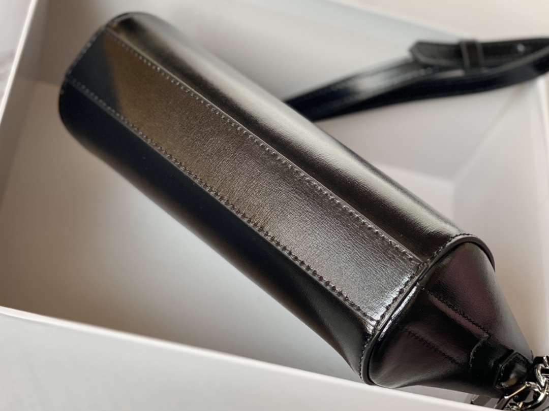 Givenchy XS Antigona Bag