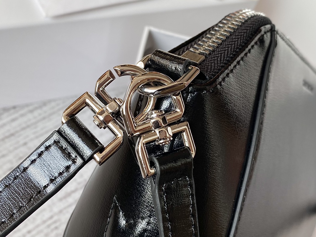 Givenchy XS Antigona Bag