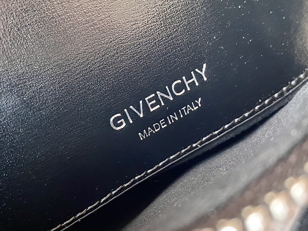 Givenchy XS Antigona Bag