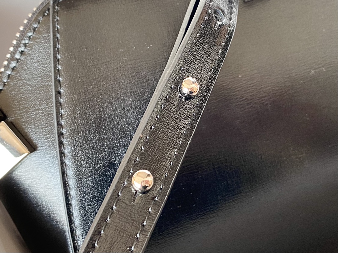 Givenchy XS Antigona Bag