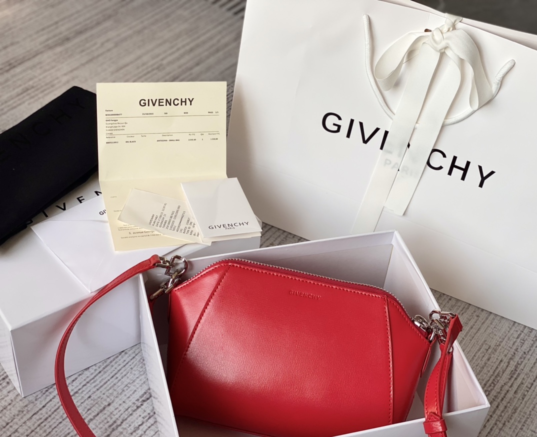Givenchy XS Antigona Bag