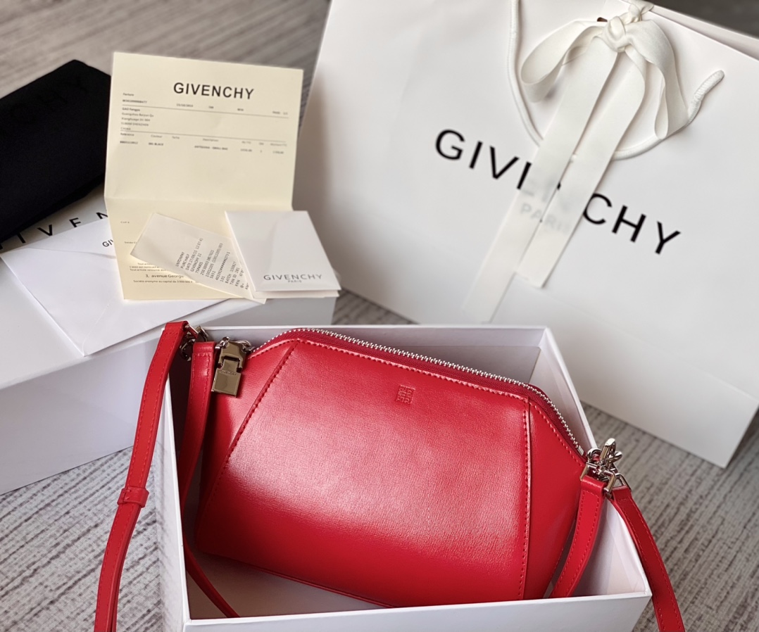 Givenchy XS Antigona Bag