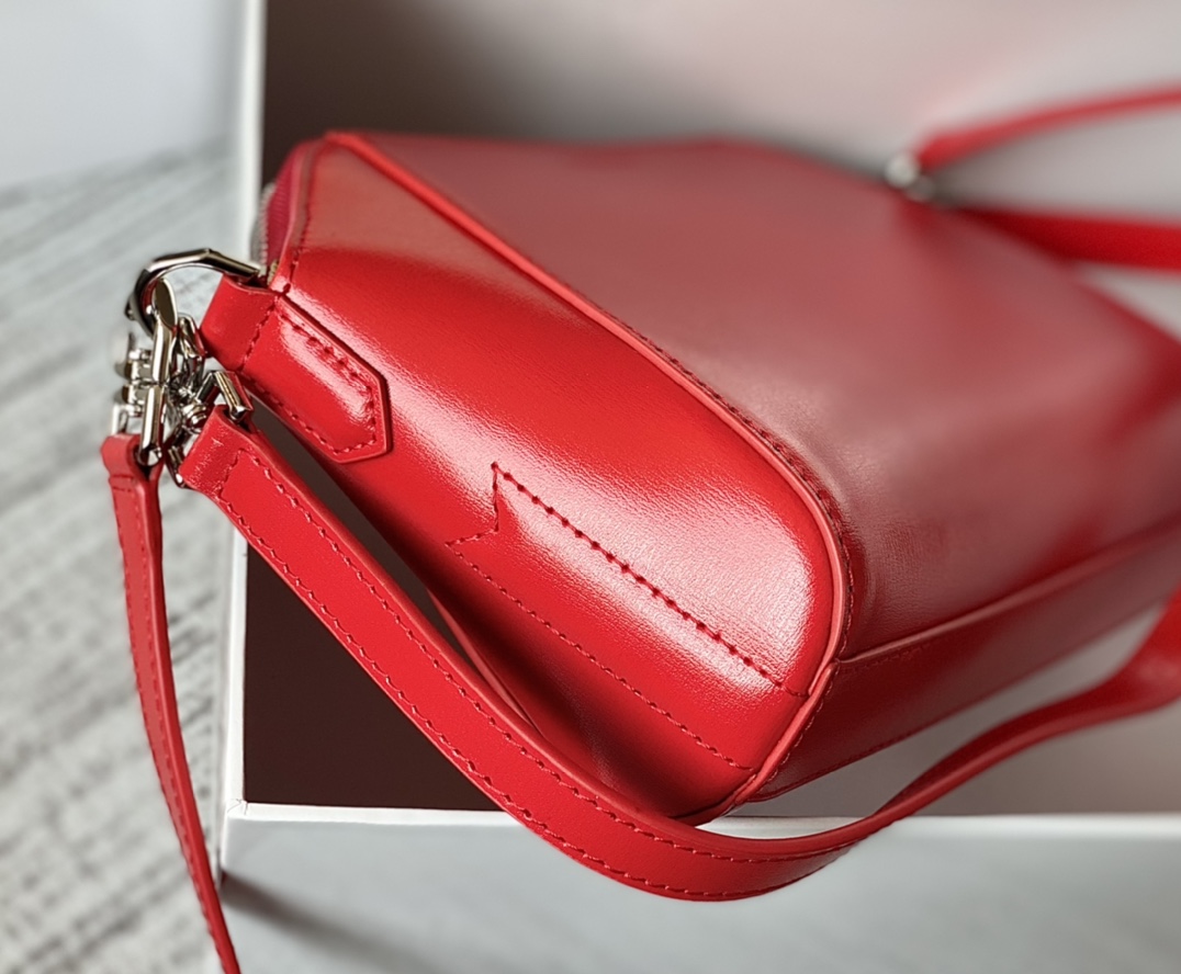 Givenchy XS Antigona Bag