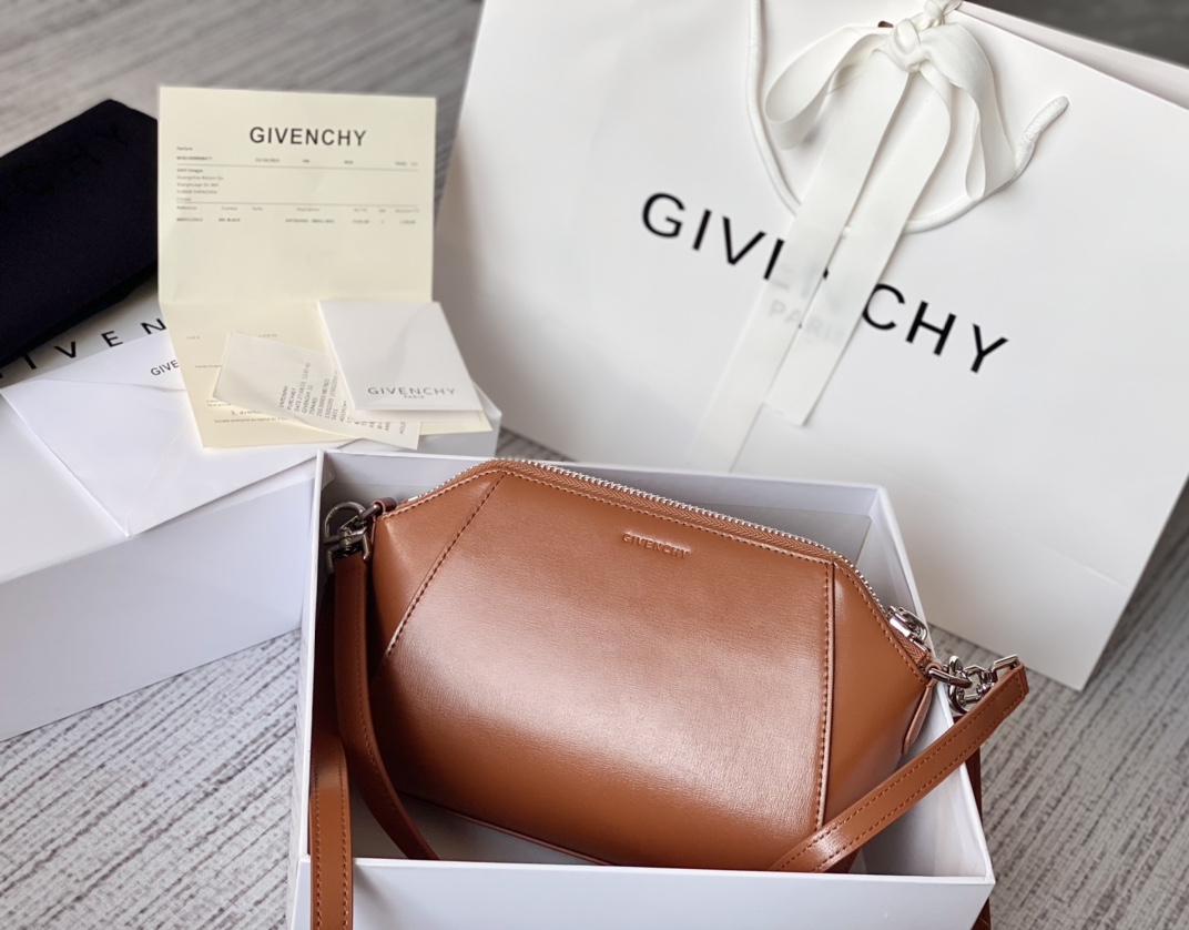 Givenchy XS Antigona Bag