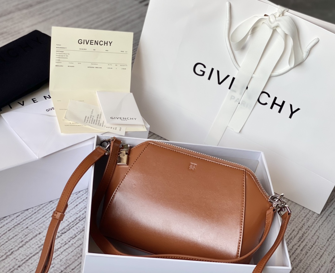 Givenchy XS Antigona Bag