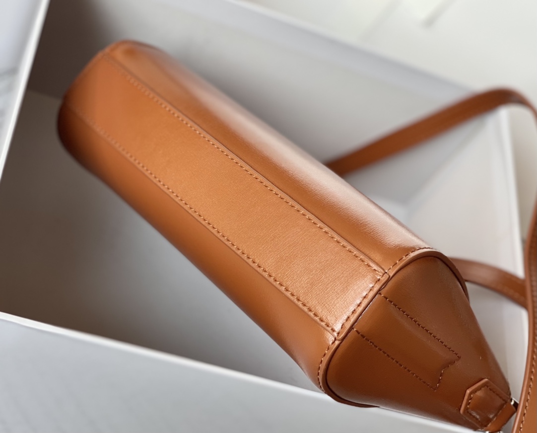 Givenchy XS Antigona Bag