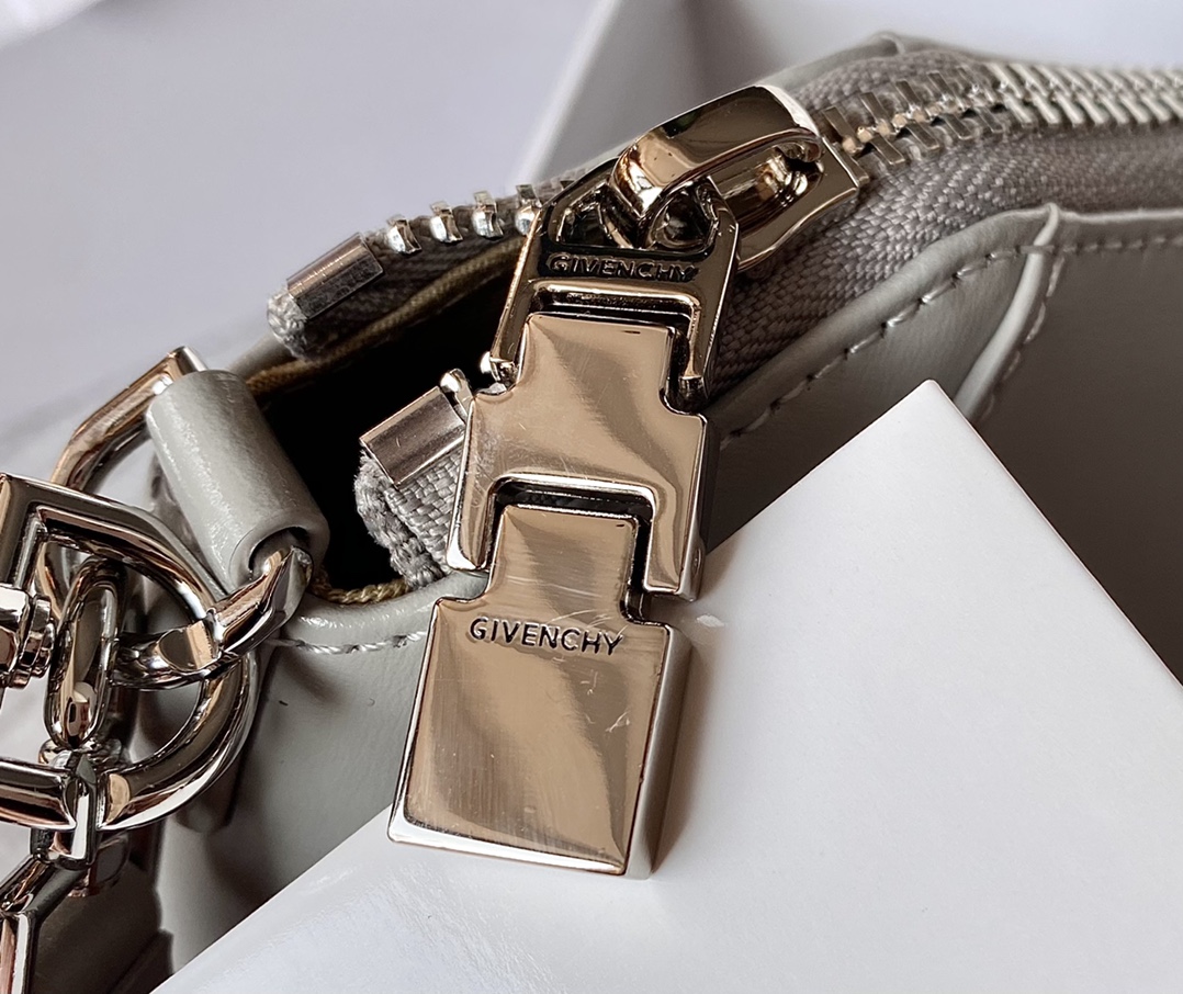 Givenchy XS Antigona Bag
