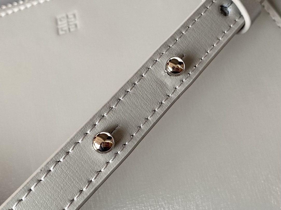 Givenchy XS Antigona Bag
