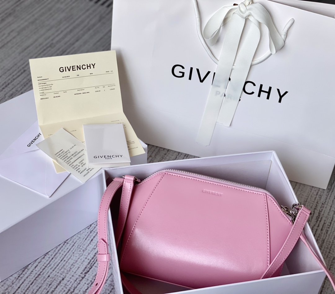 Givenchy XS Antigona Bag