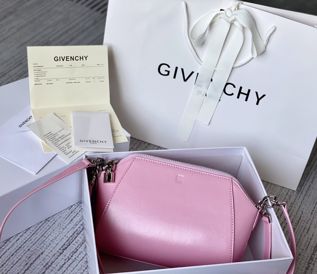 Givenchy XS Antigona Bag