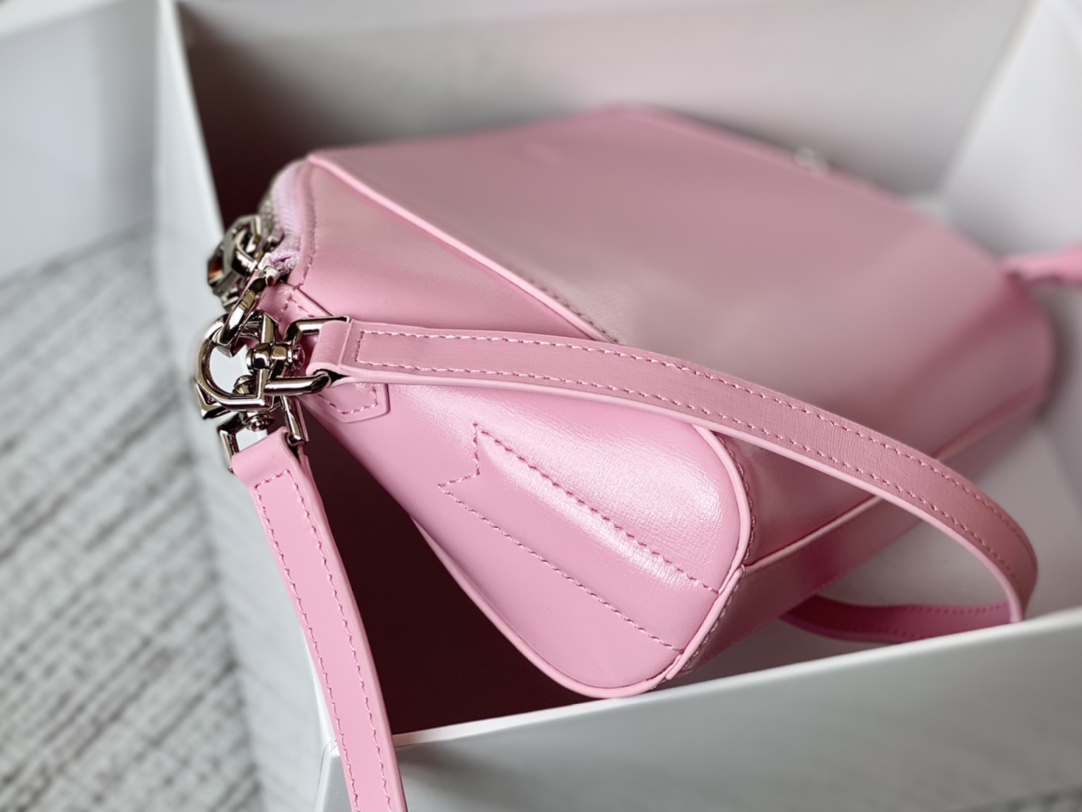 Givenchy XS Antigona Bag