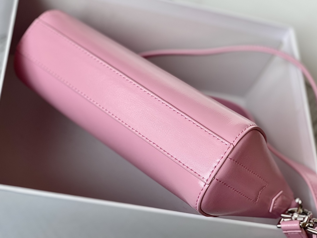 Givenchy XS Antigona Bag
