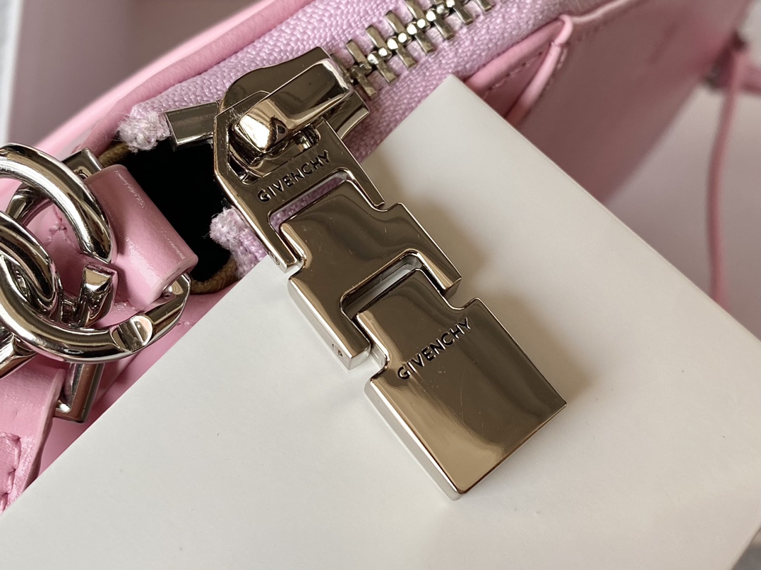 Givenchy XS Antigona Bag