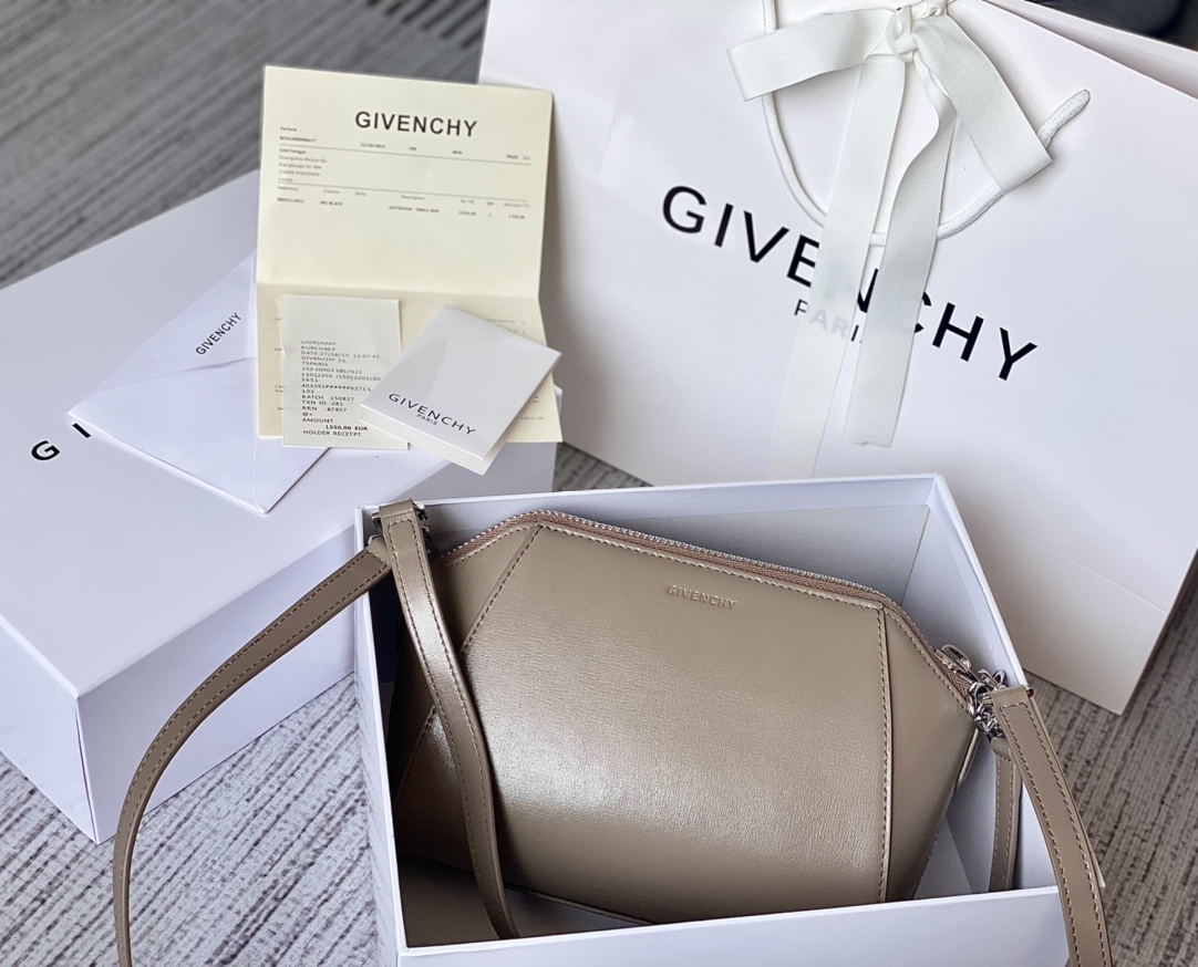Givenchy XS Antigona Bag